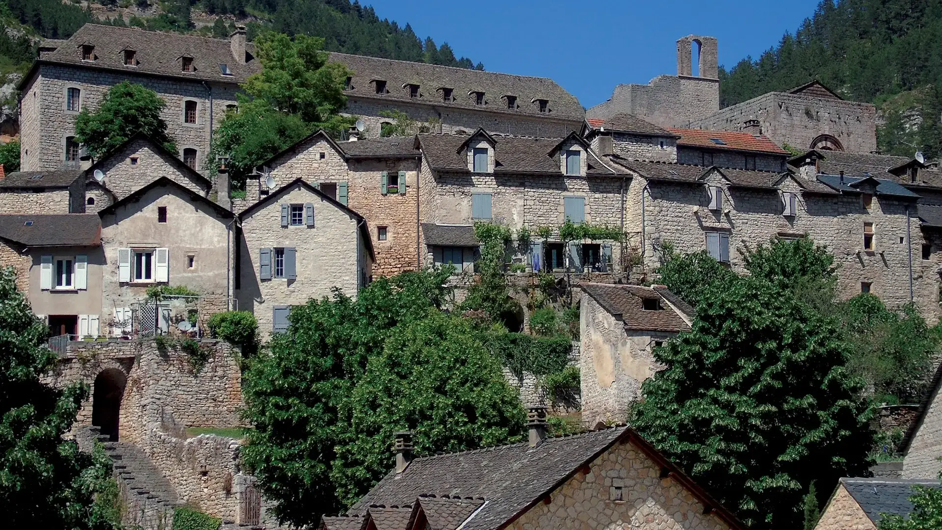 Sainte-Enimie façades