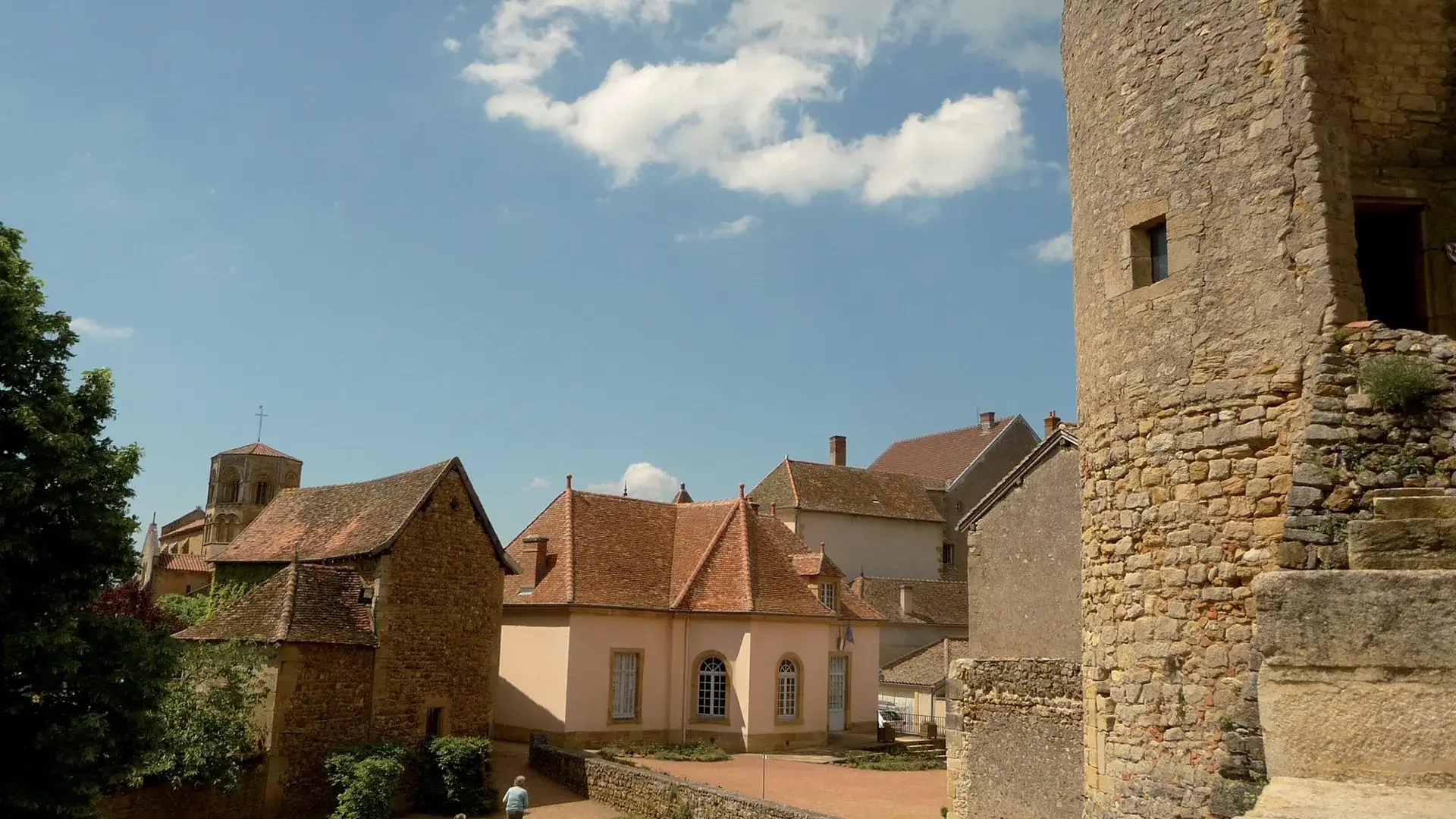 Semur-en-Brionnais promeneurs