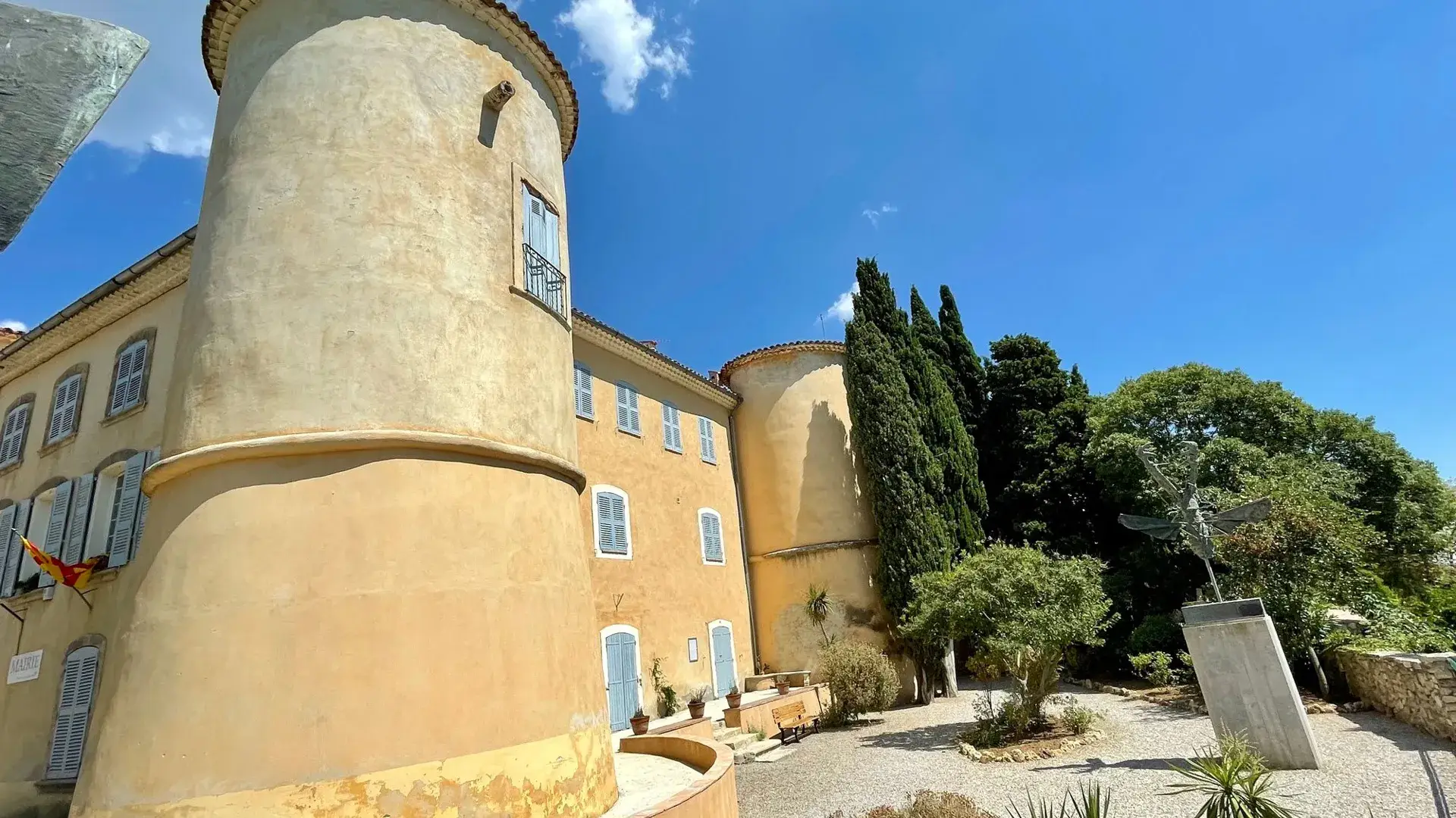 Tourtour château mairie