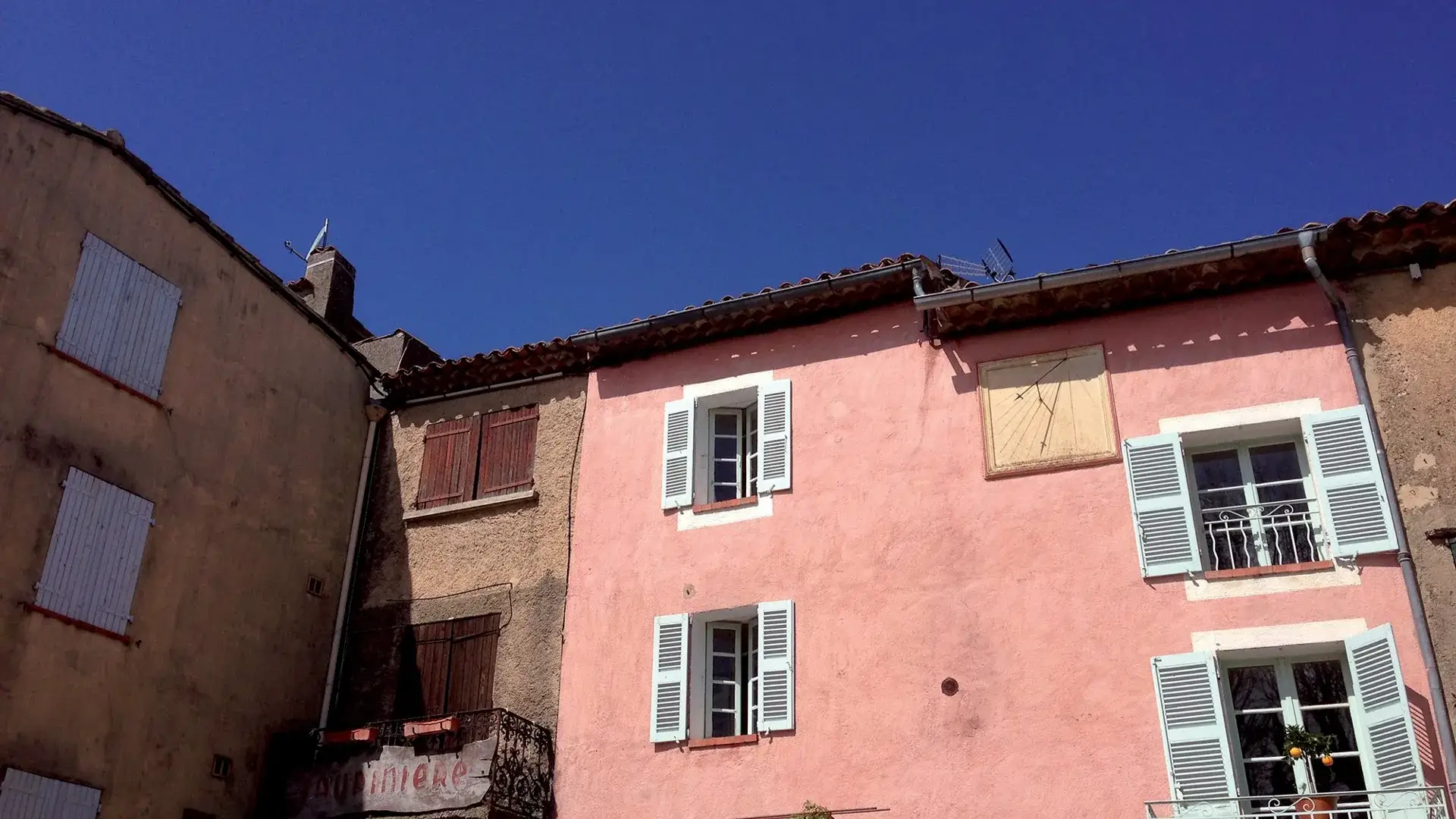 Tourtour façades colorées