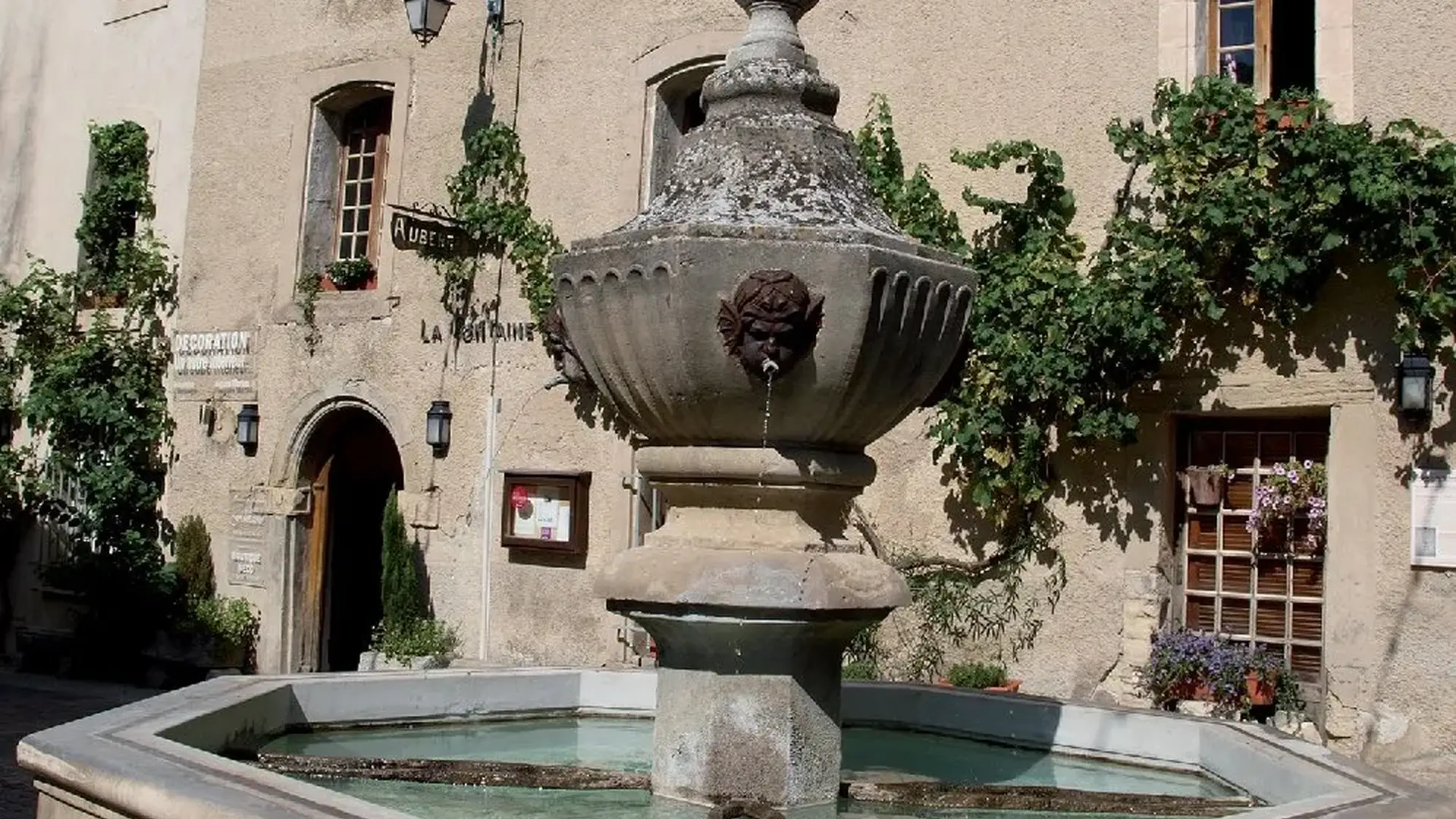 Venasque fontaine
