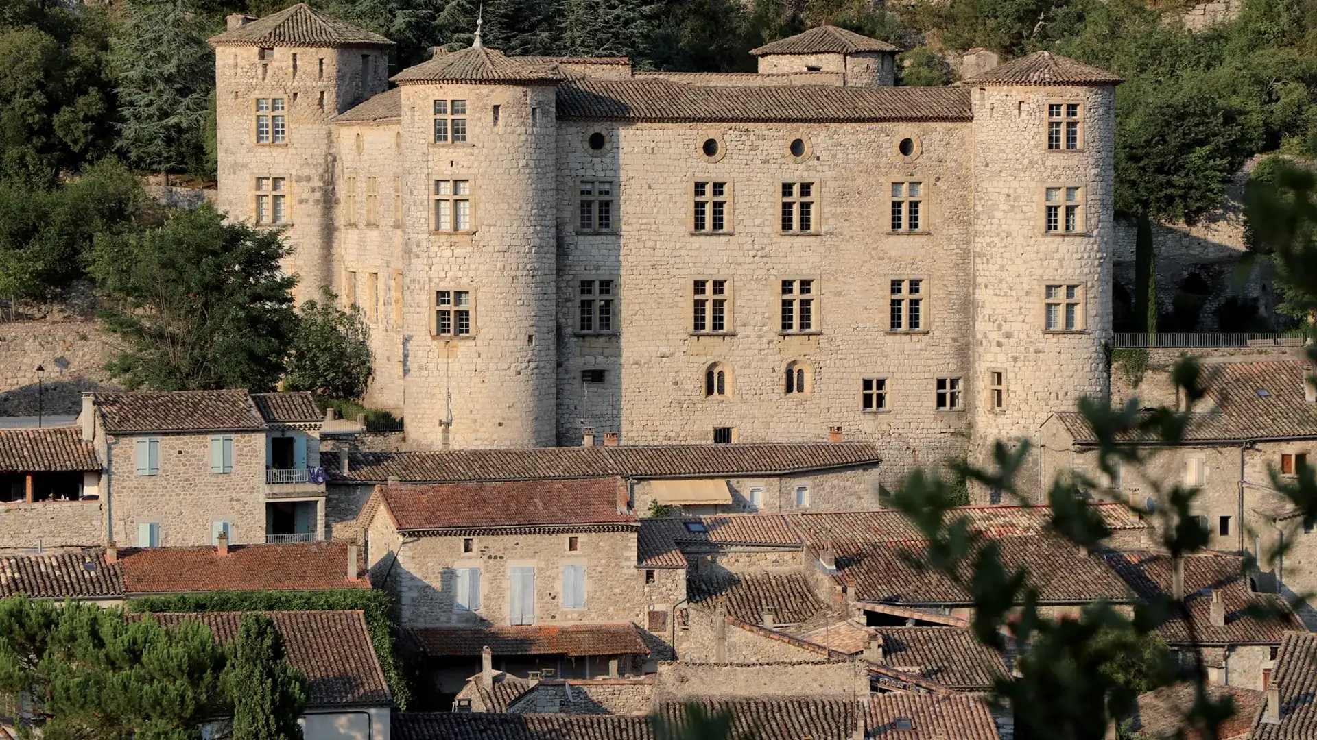 Vogüé vue château