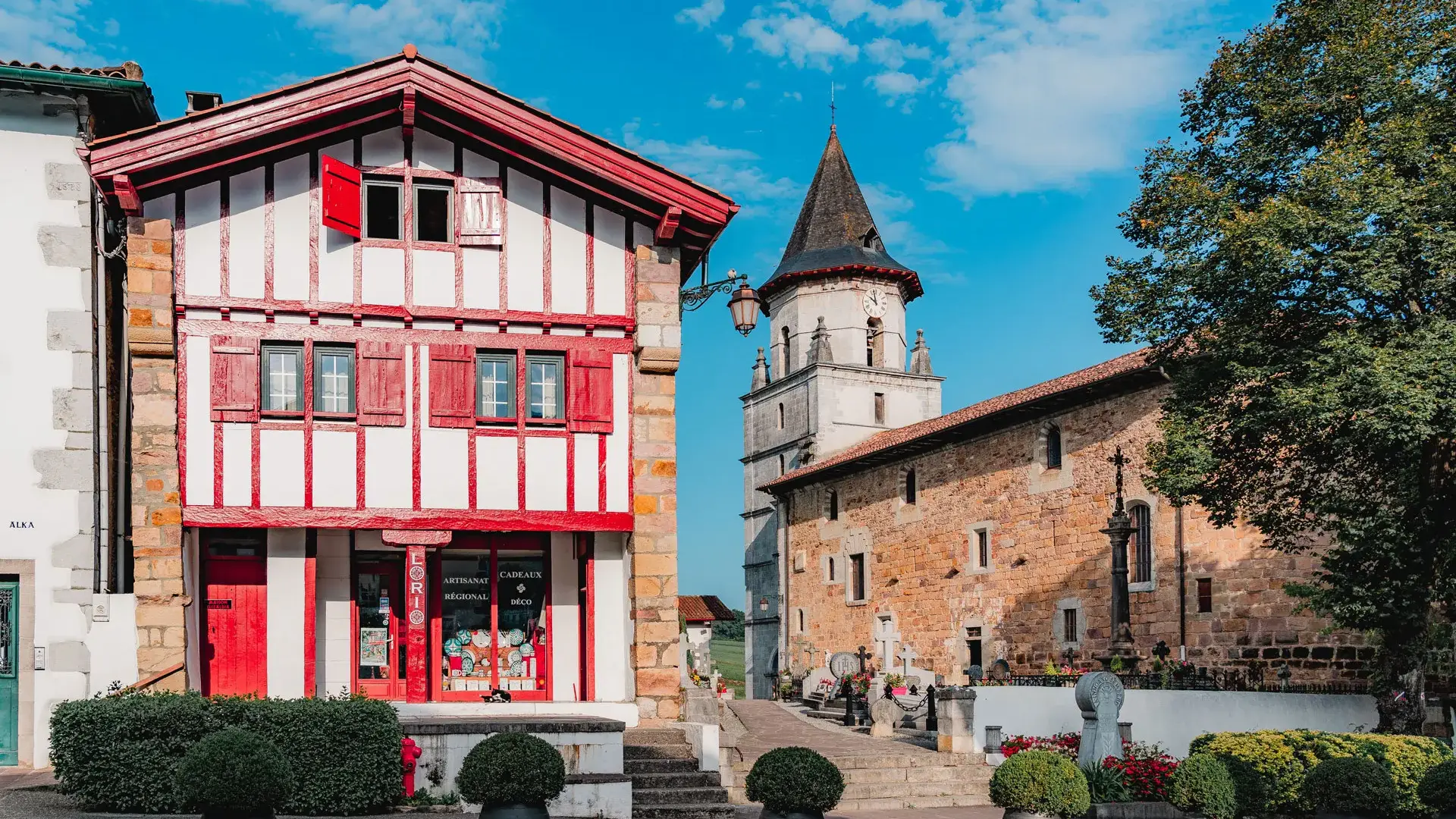 Ainhoa, centre bourg et église