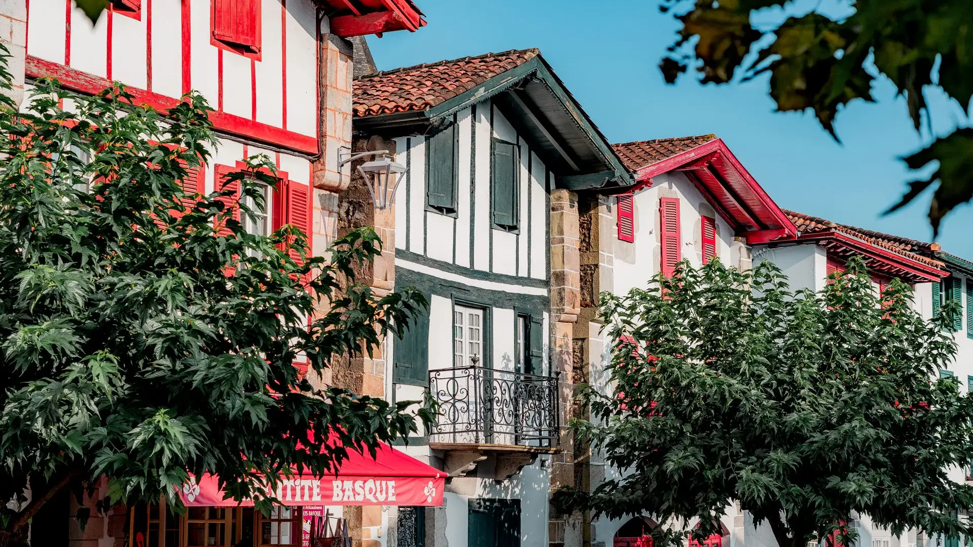 Ainhoa, façades
