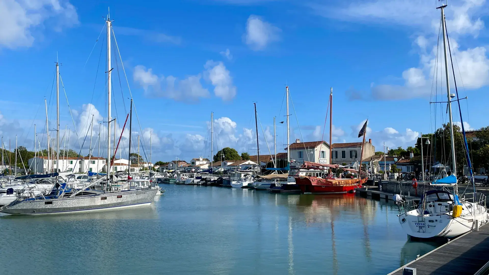 Ars-en-Ré, le port.