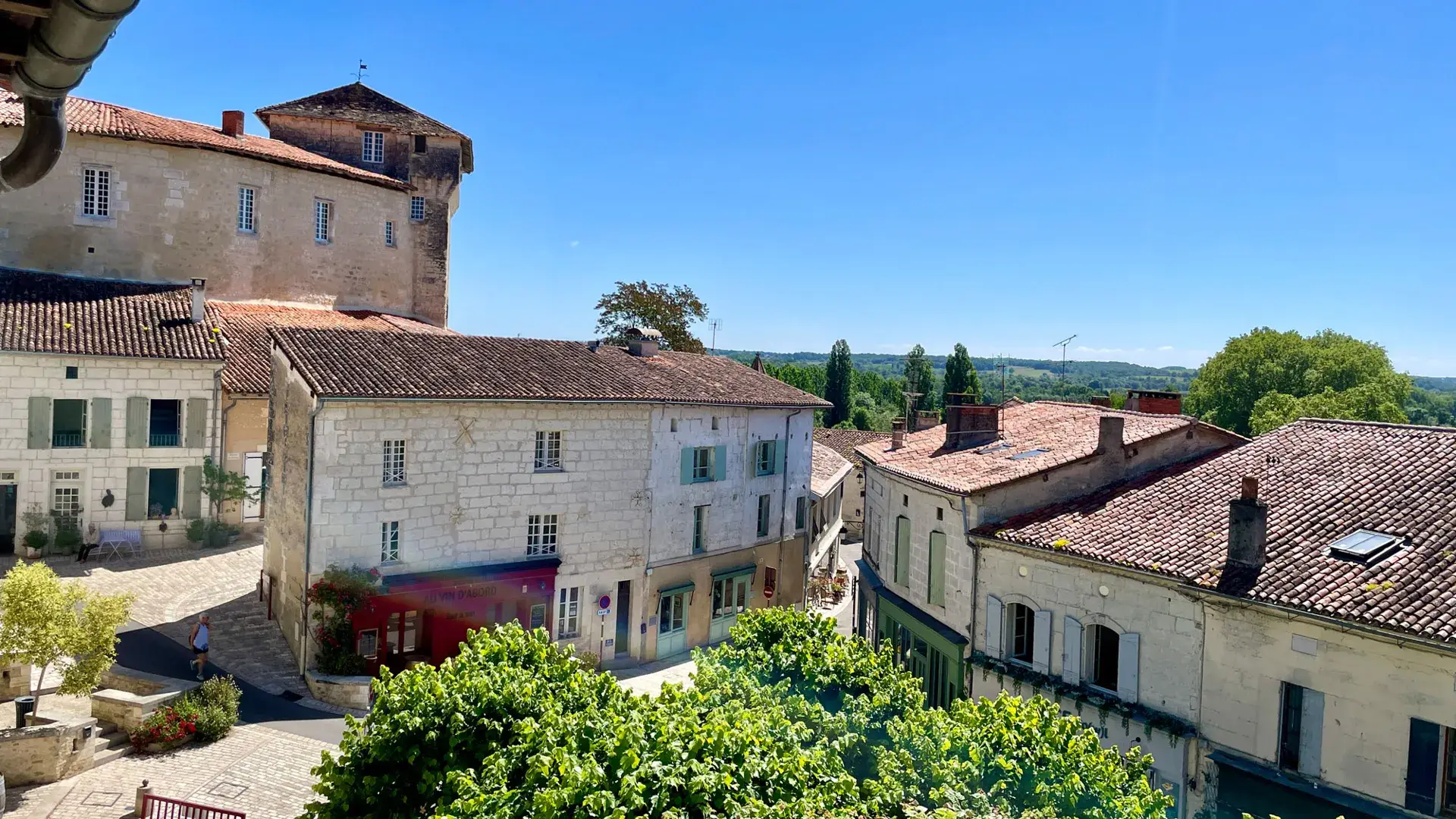 Aubeterre-sur-Dronne, cœur de village.
