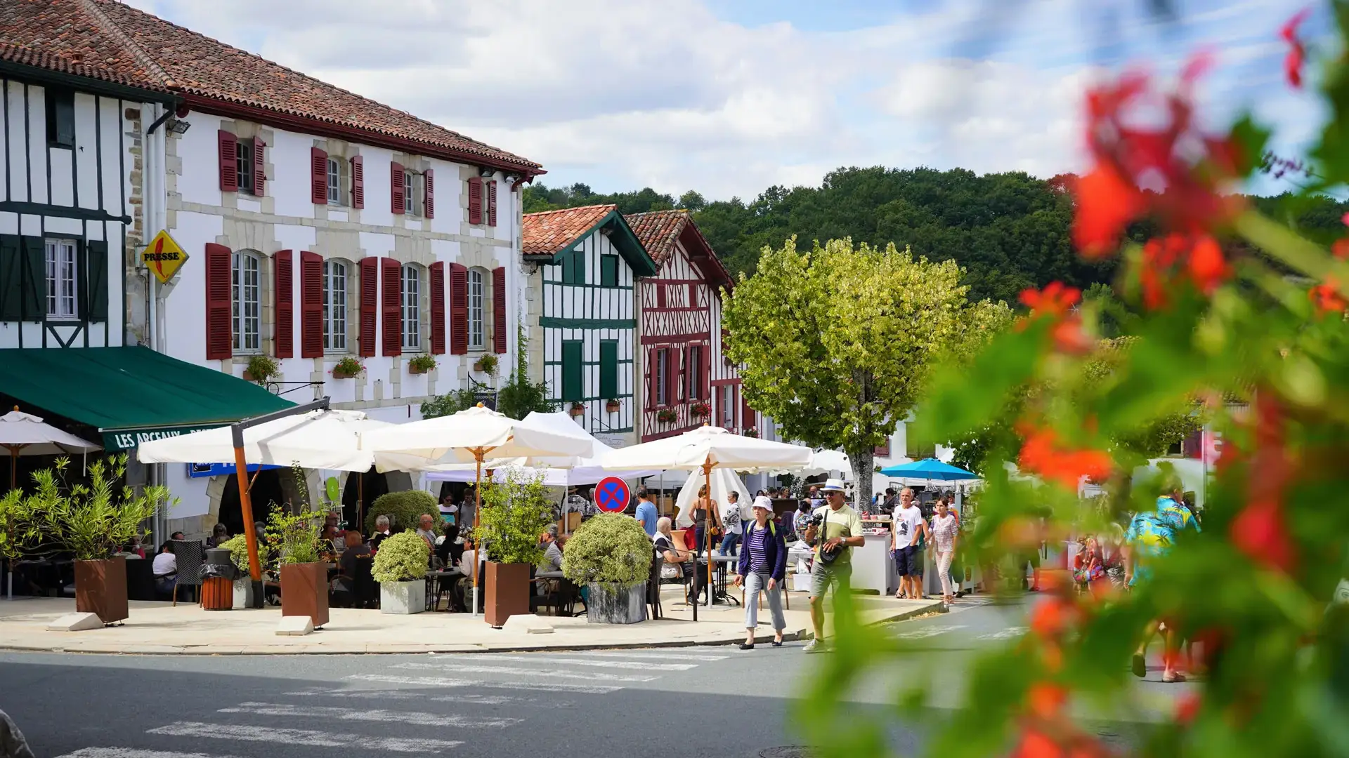 La Bastide-Clairence, place des Arceaux