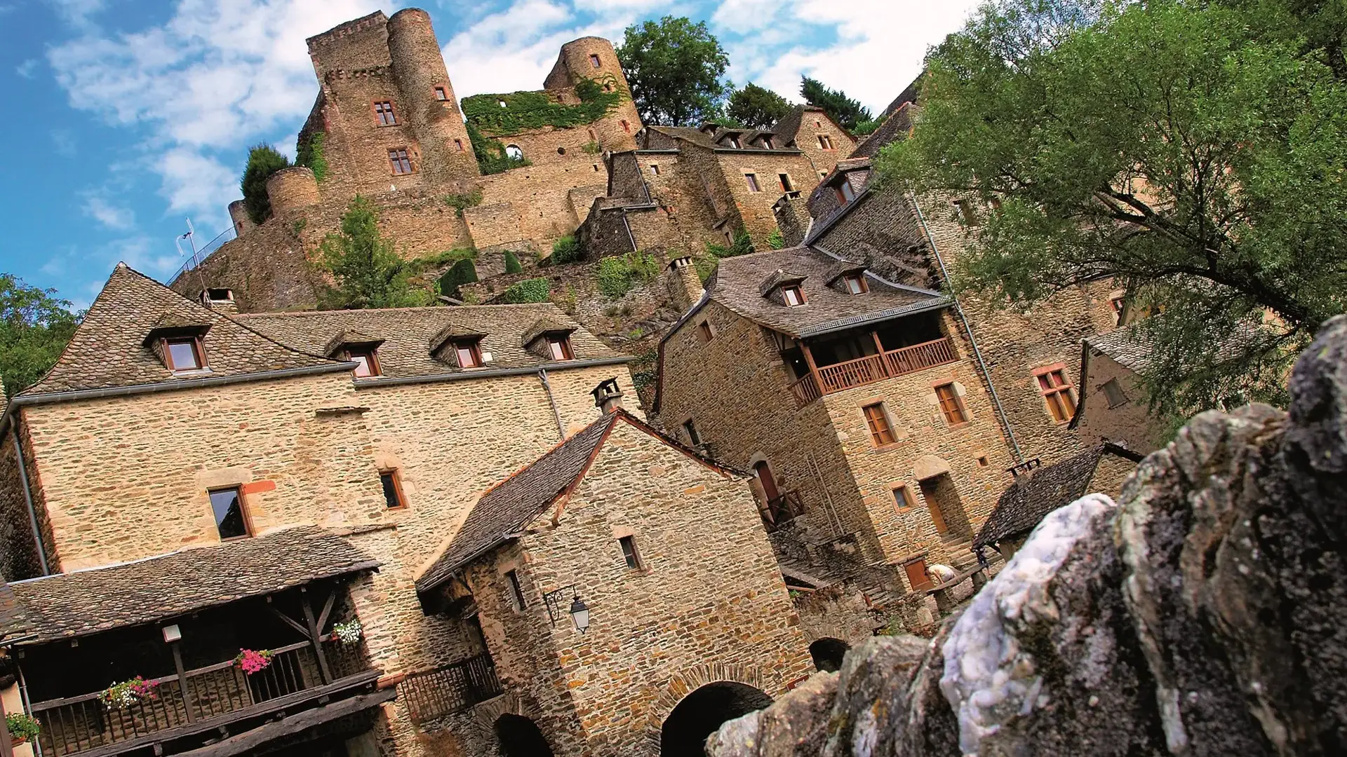 Belcastel, vue village et château