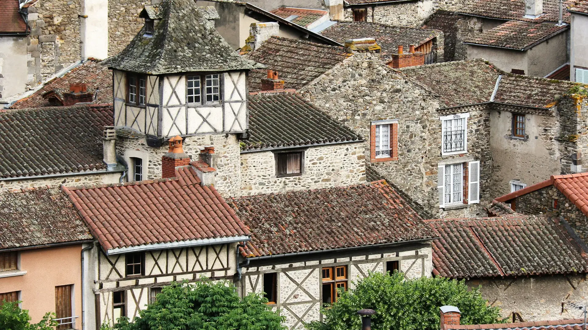 Blesle, zoom sur les toits