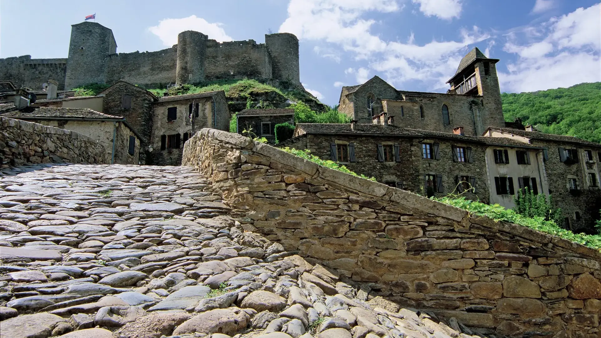 Brousse-le-Château depuis le pont