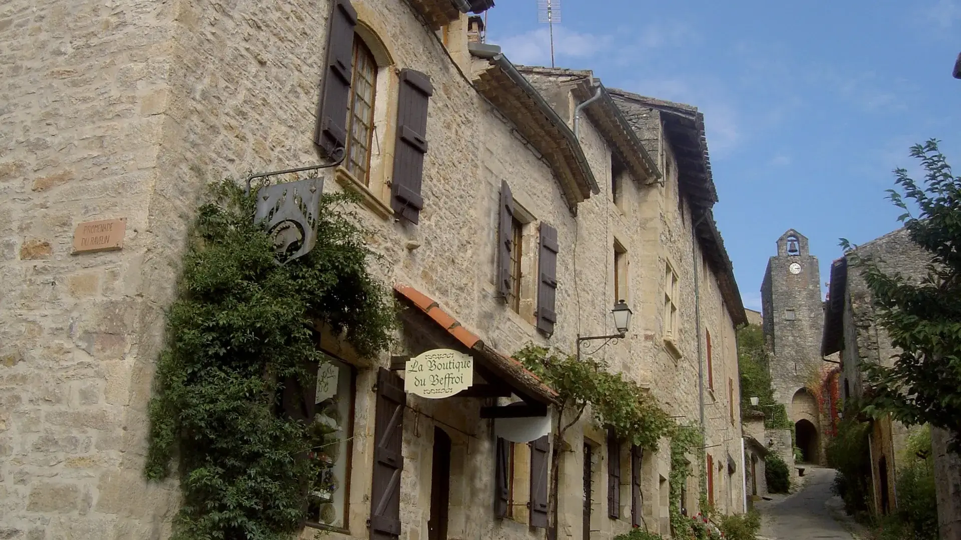 Bruniquel rue et façades