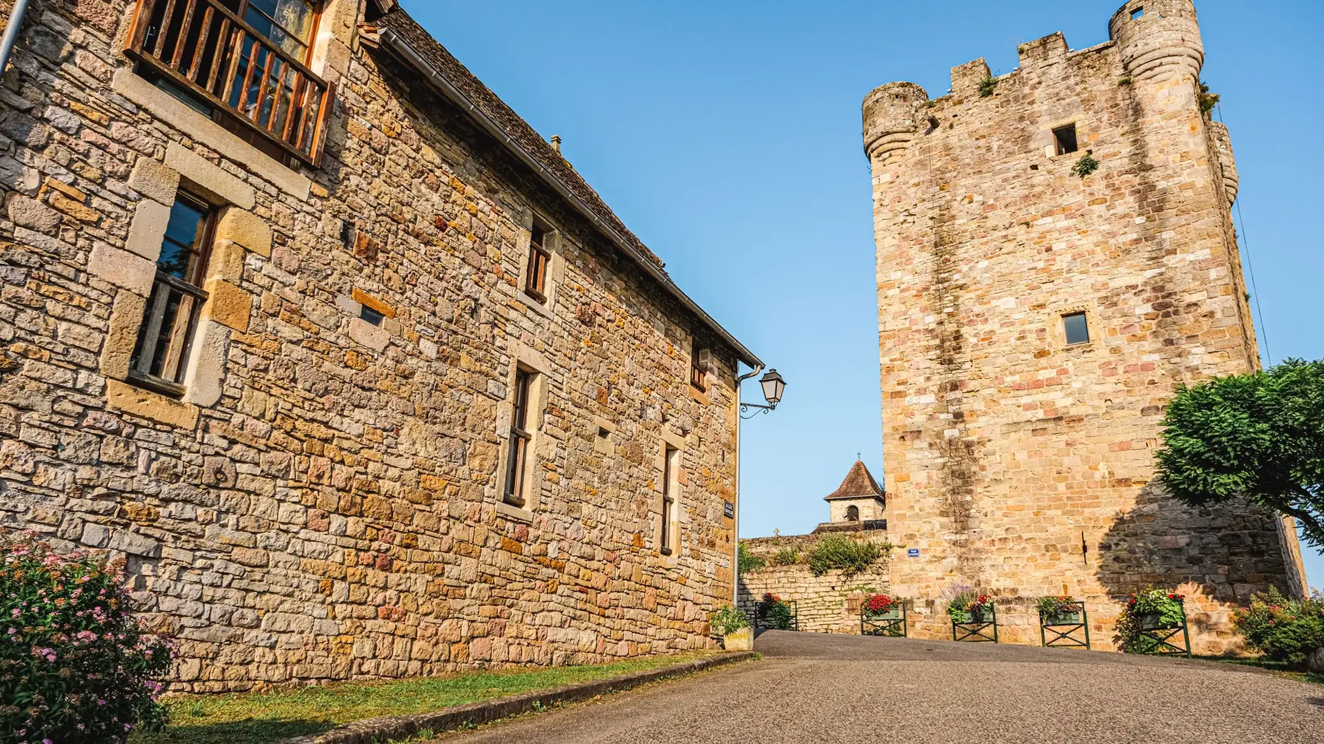Capdenac-le-Haut, montée vers le donjon
