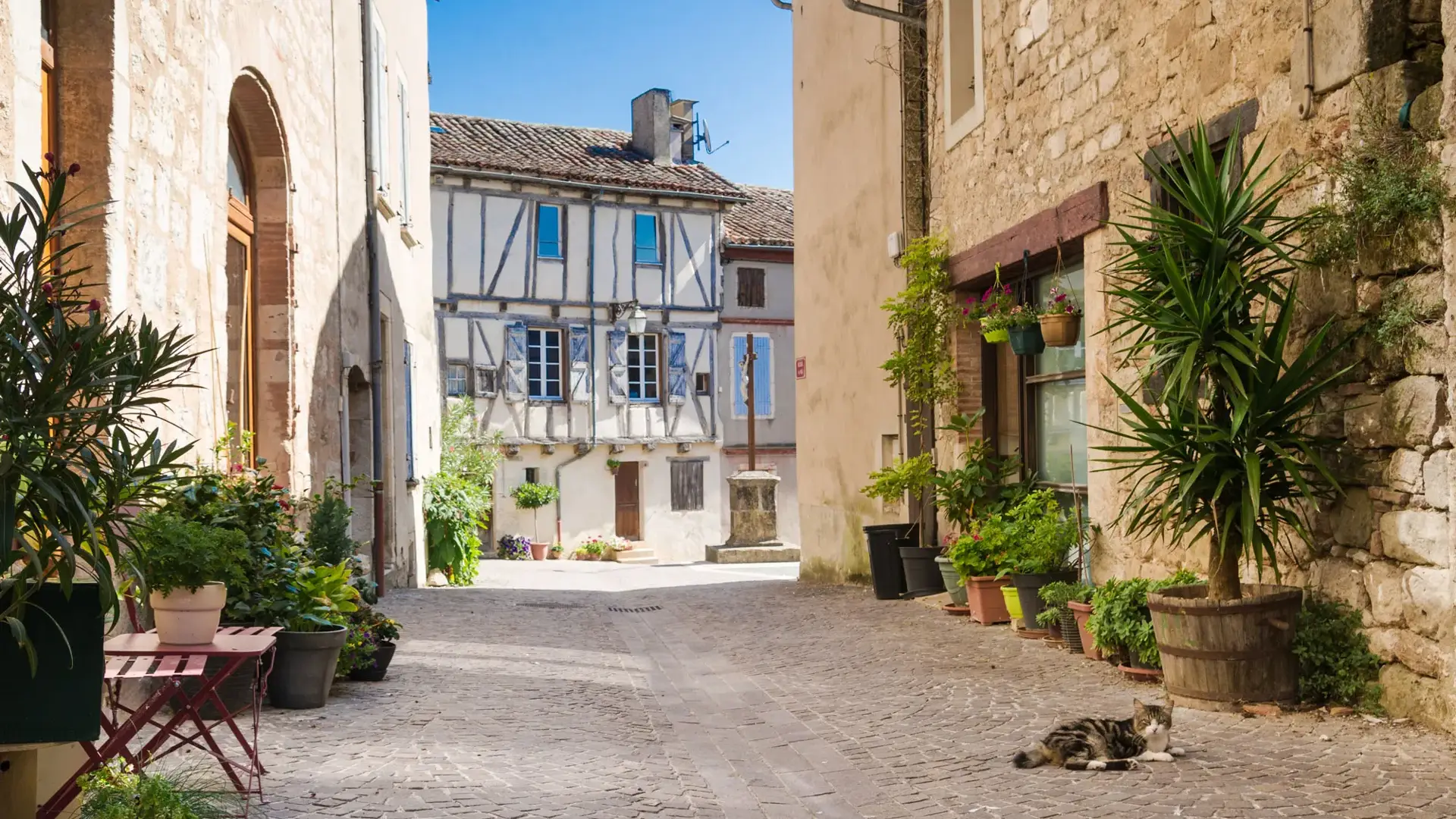 Castelnau-de-Montmiral, ambiance ruelle
