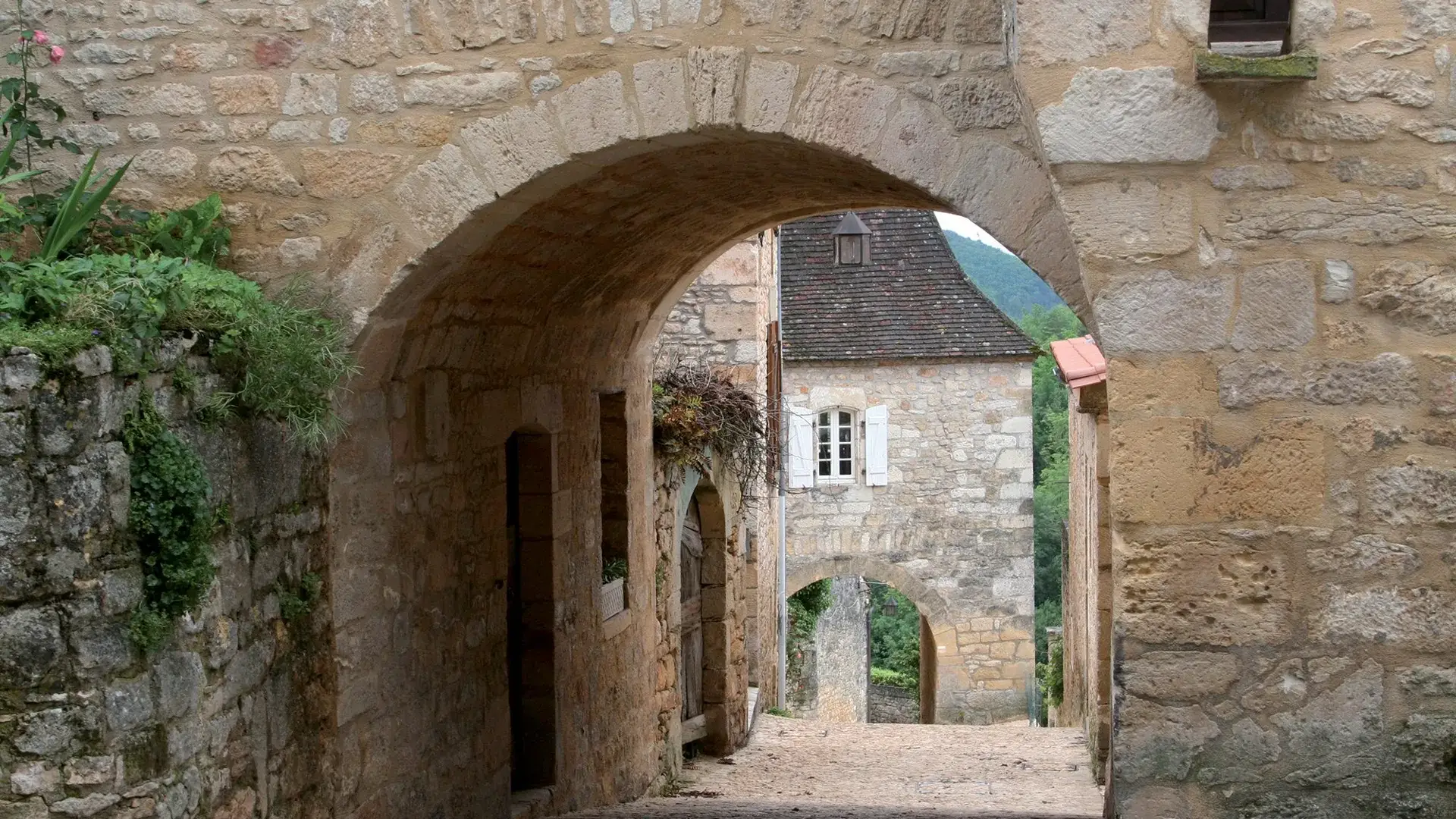 Castelnaud-la-Chapelle passage voûté