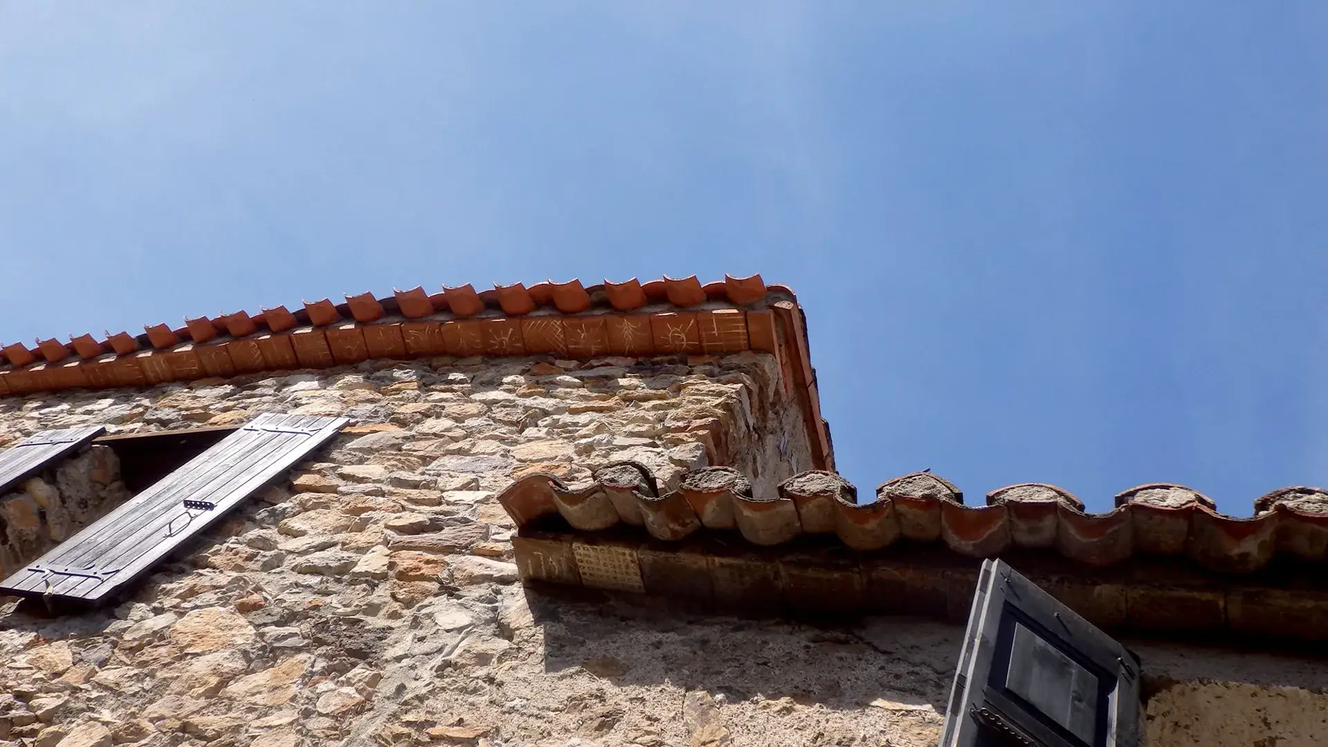Castelnou détail façade