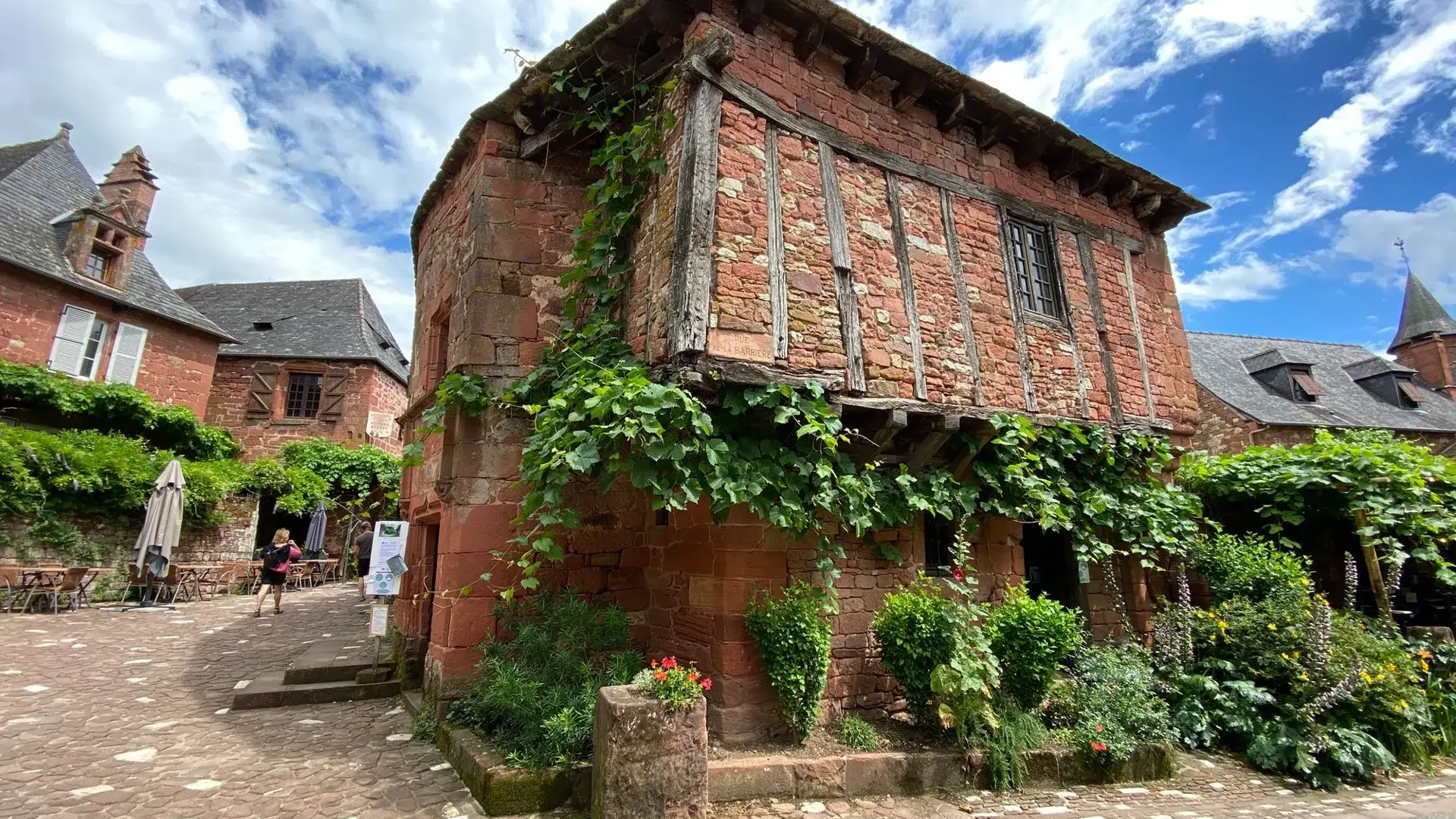 Collonges-la-Rouge ambiance rue