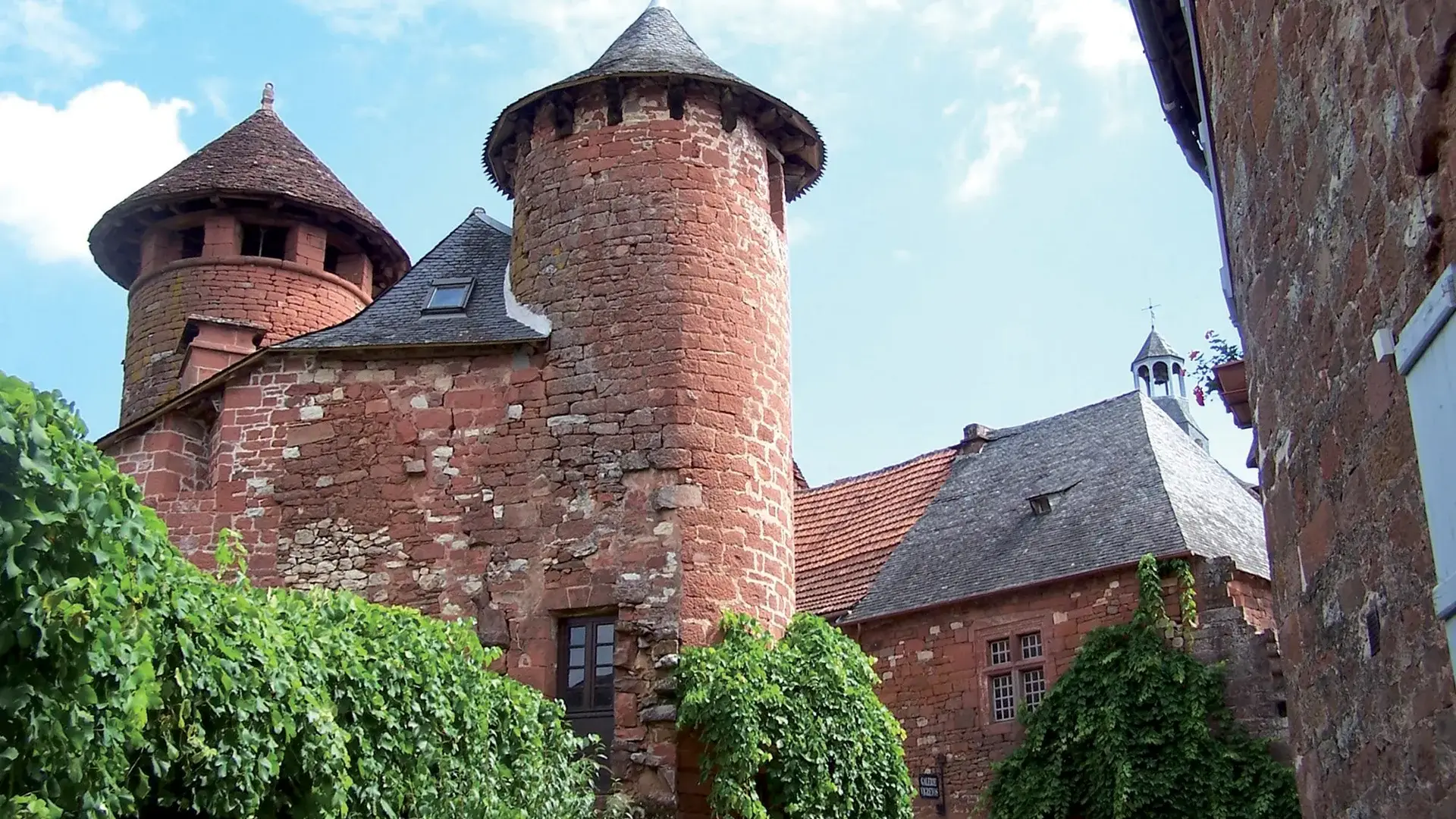 Collonges-la-Rouge bâtisses
