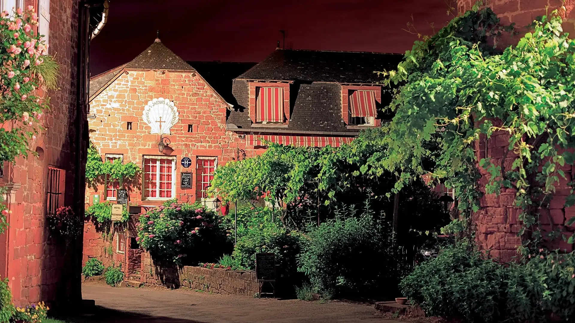 Collonges-la-Rouge nocturne
