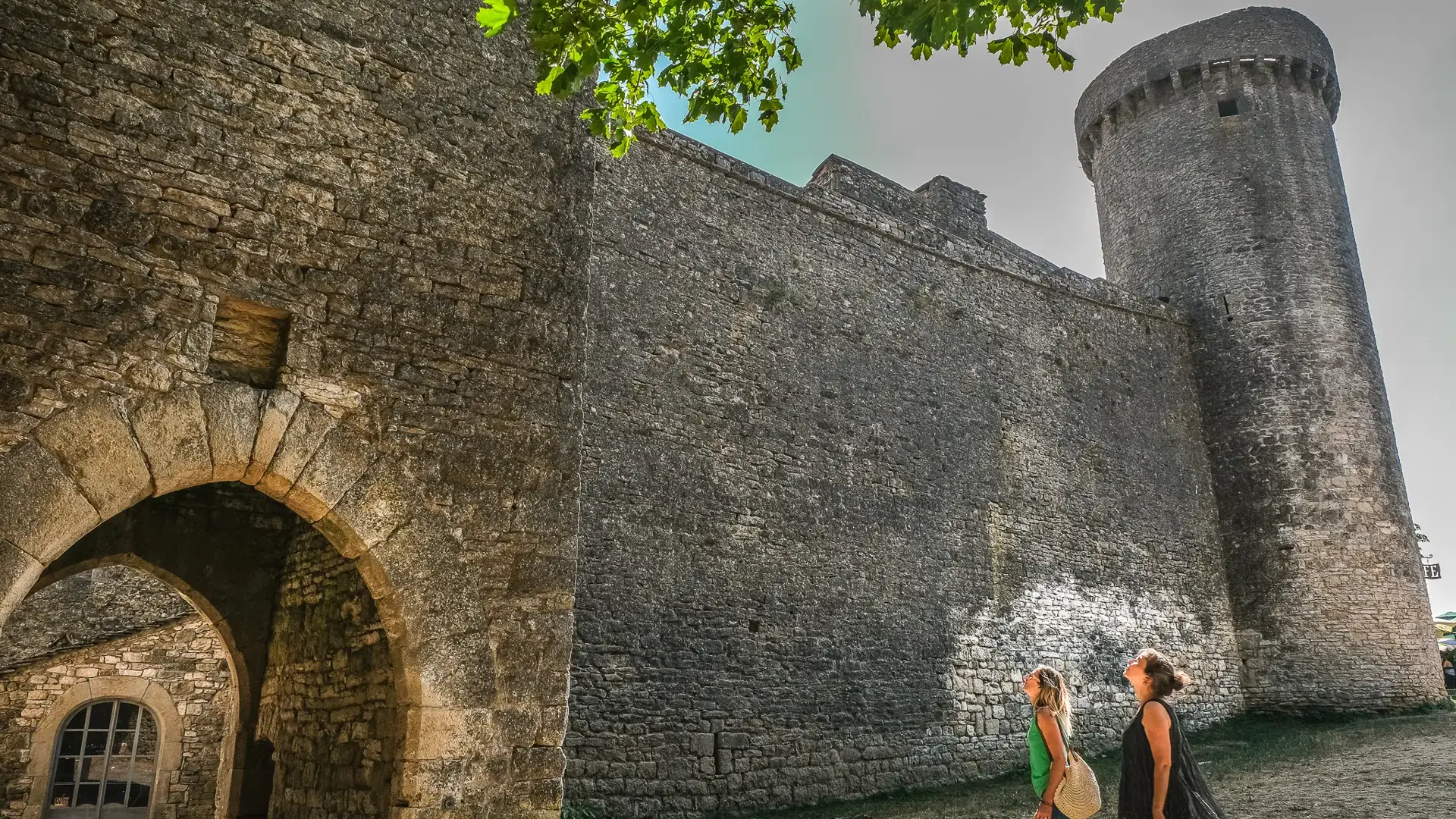La Couvertoirade, entrée de la cité fortifiée