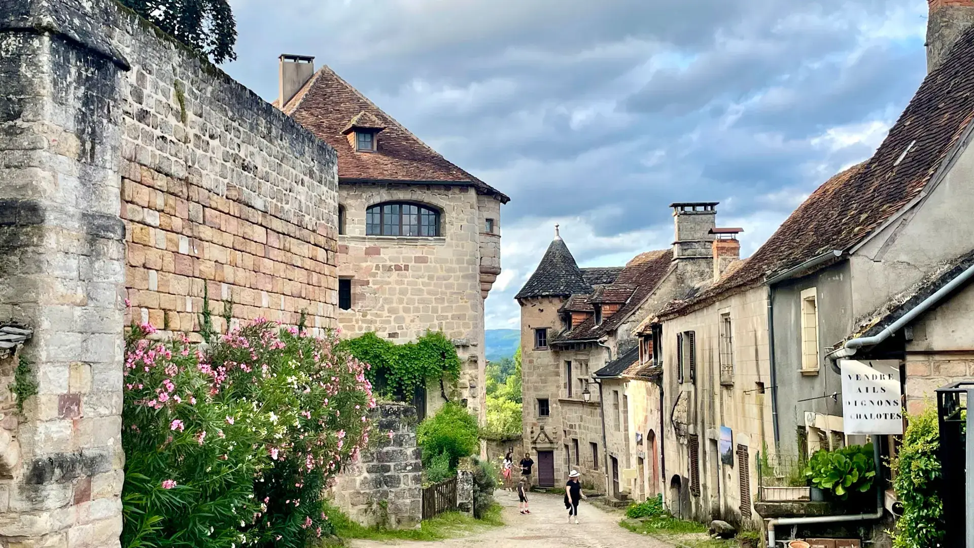 Curemonte, balade dans le village