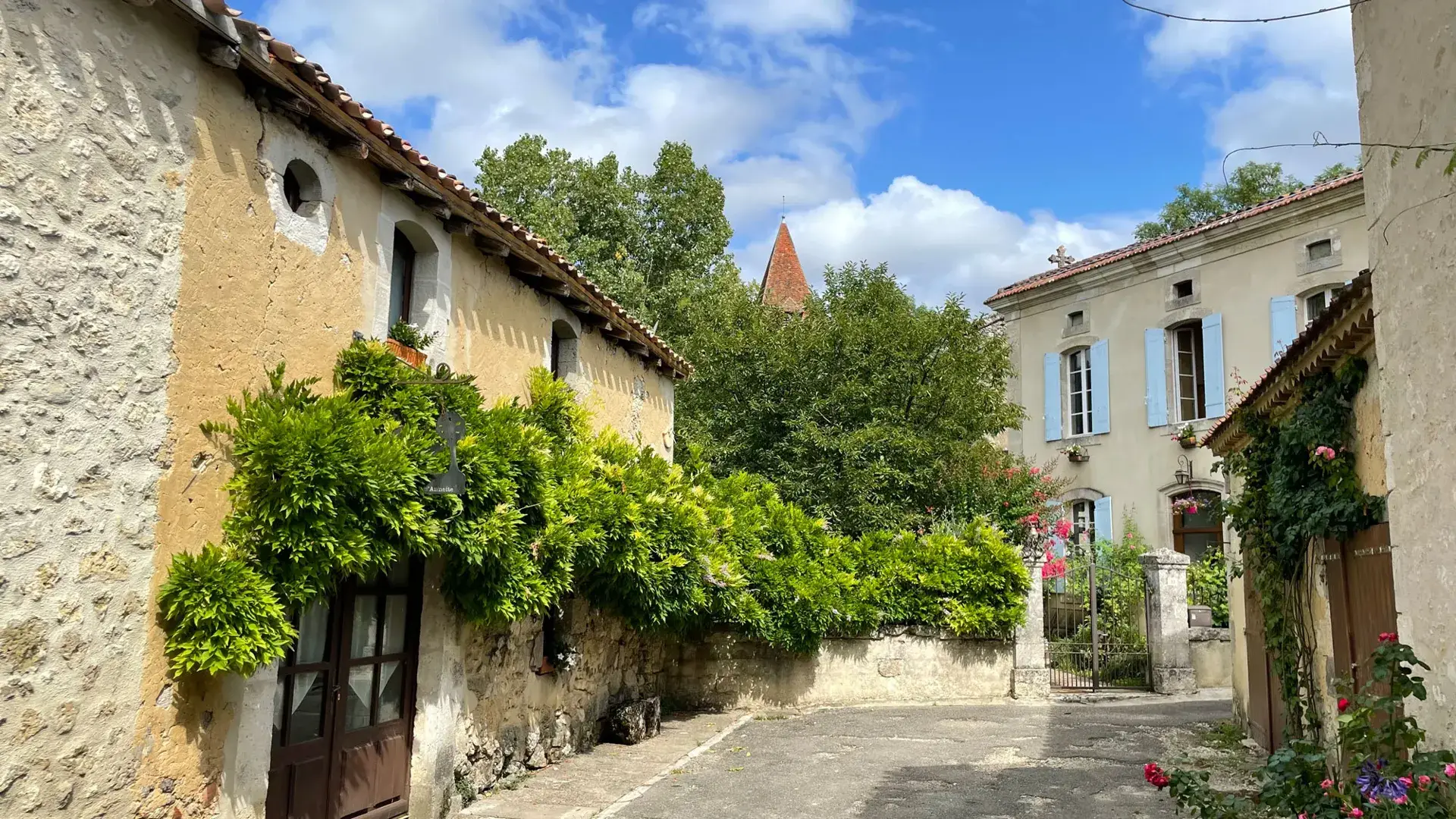 Fourcès, ambiance rue village