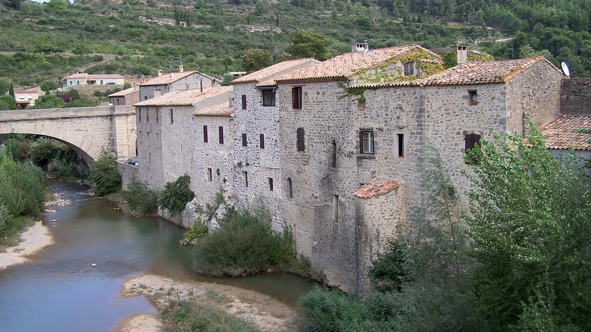 Lagrasse façades et pont