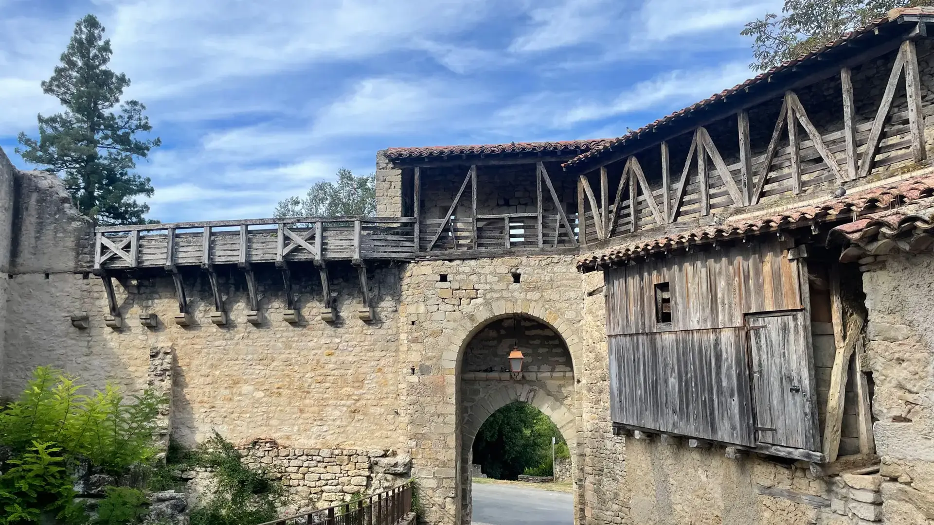 Lautrec, porte fortifiée de la Caussade