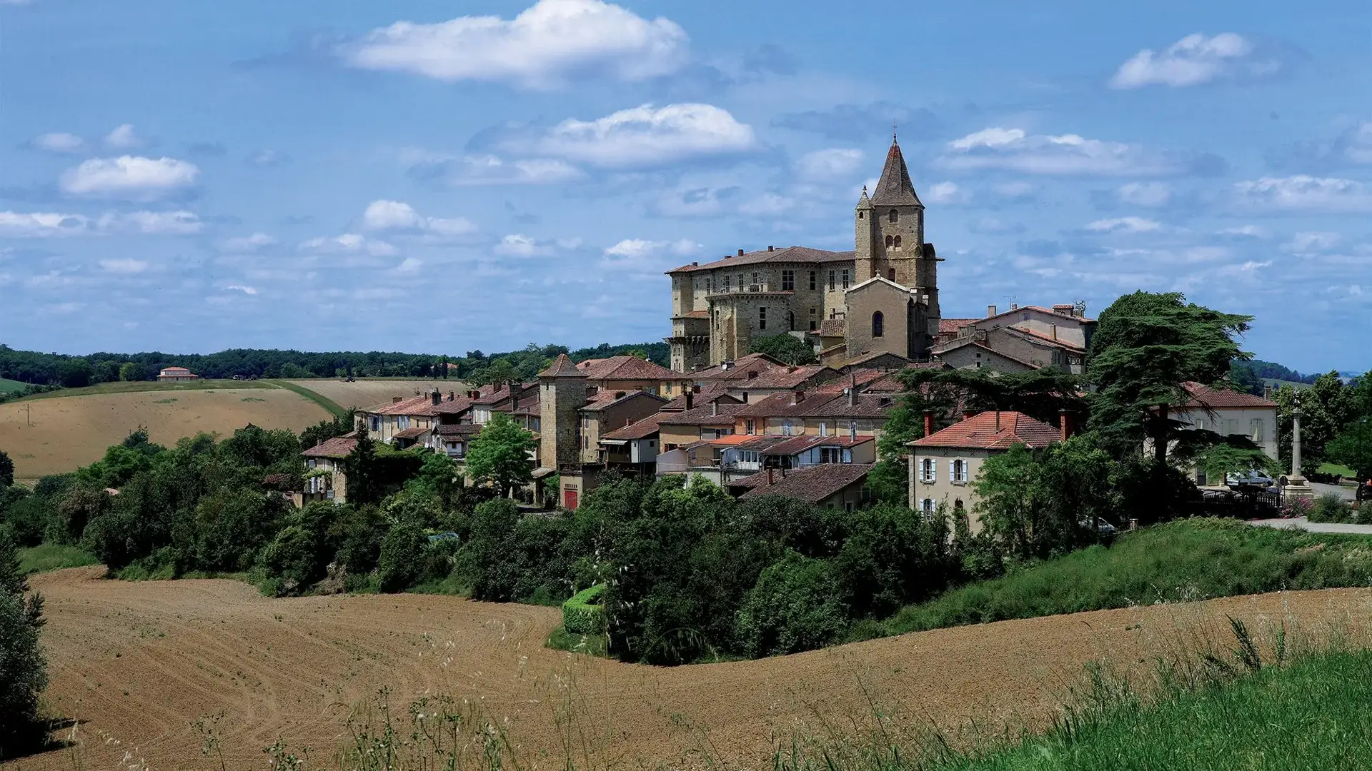 Lavardens vue d'ensemble