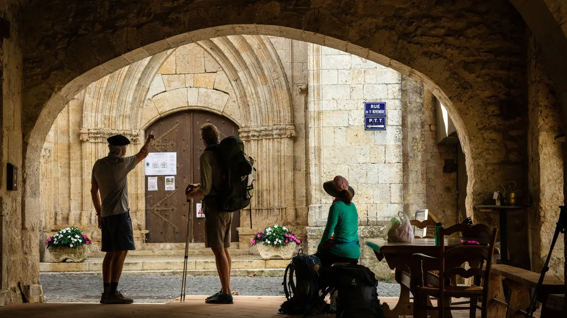 Montréal, marcheurs sous les arcades