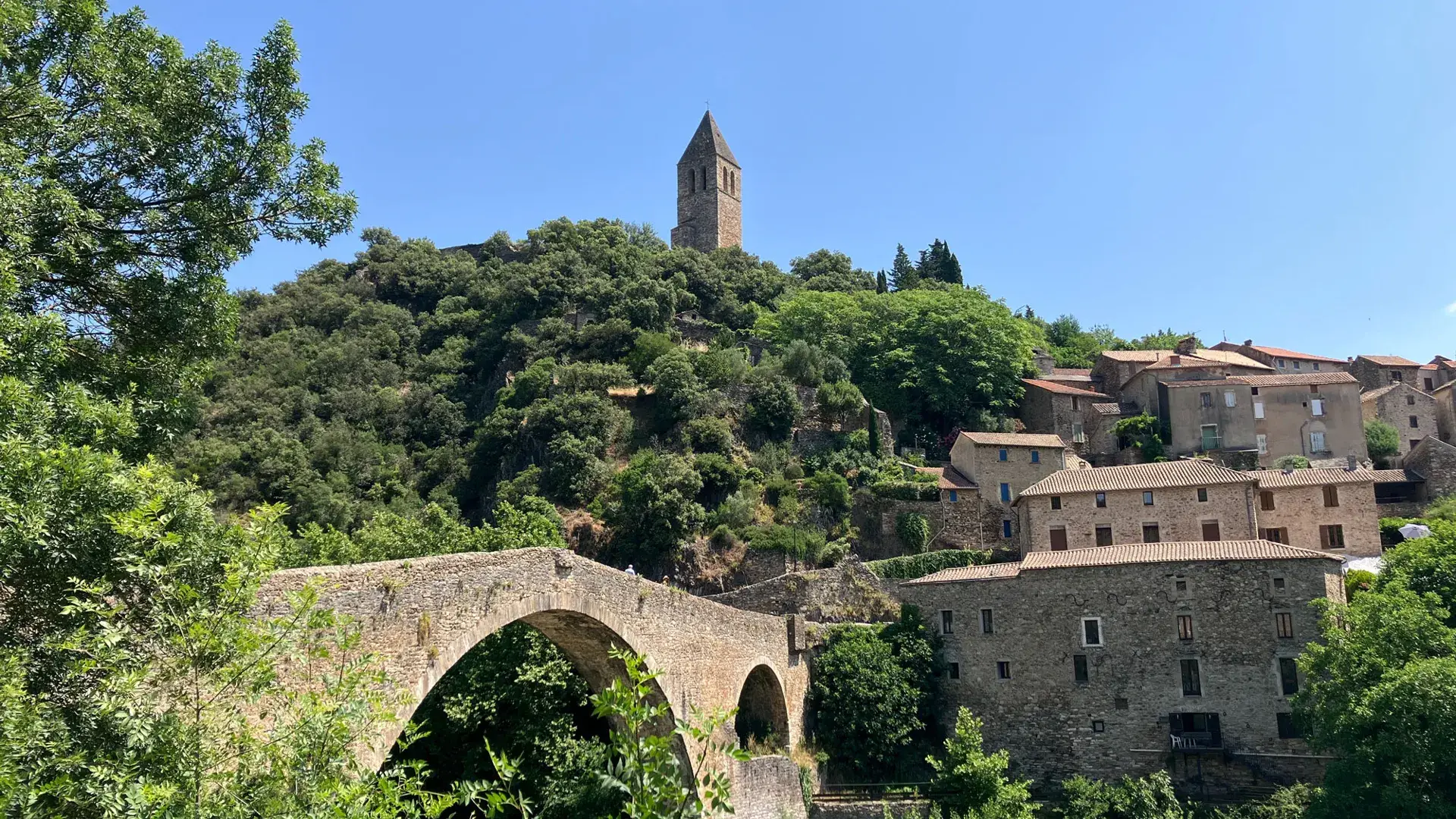 Olargues, pont du diable et village