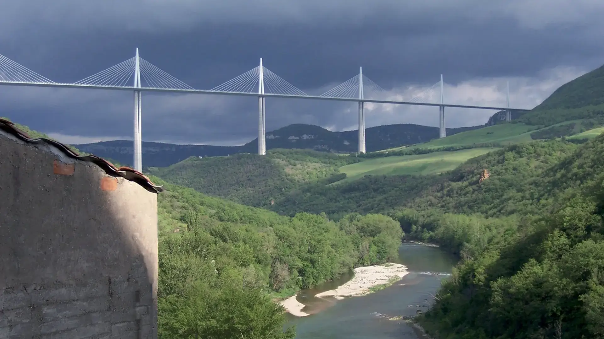 Peyre vue viaduc de Millau et Tarn