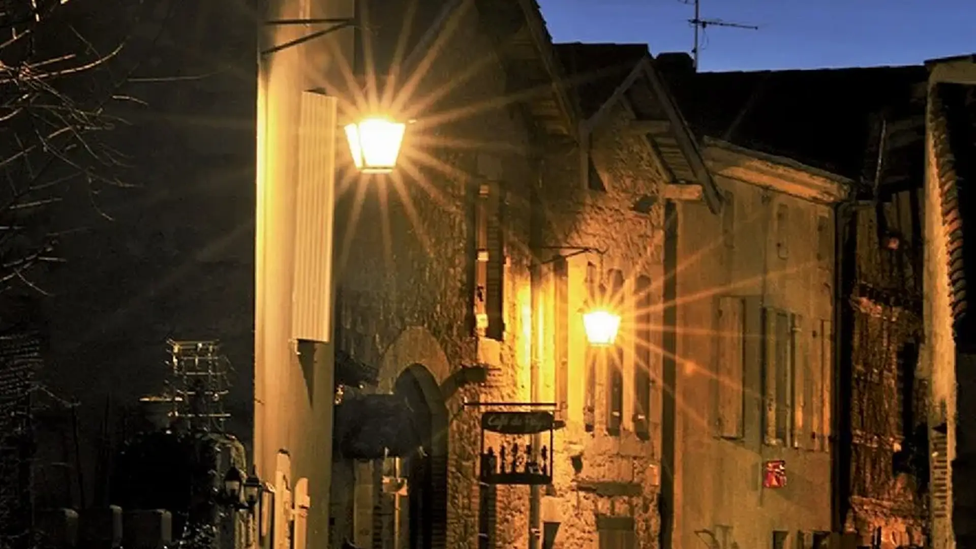 Pujols-le-Haut rue de nuit