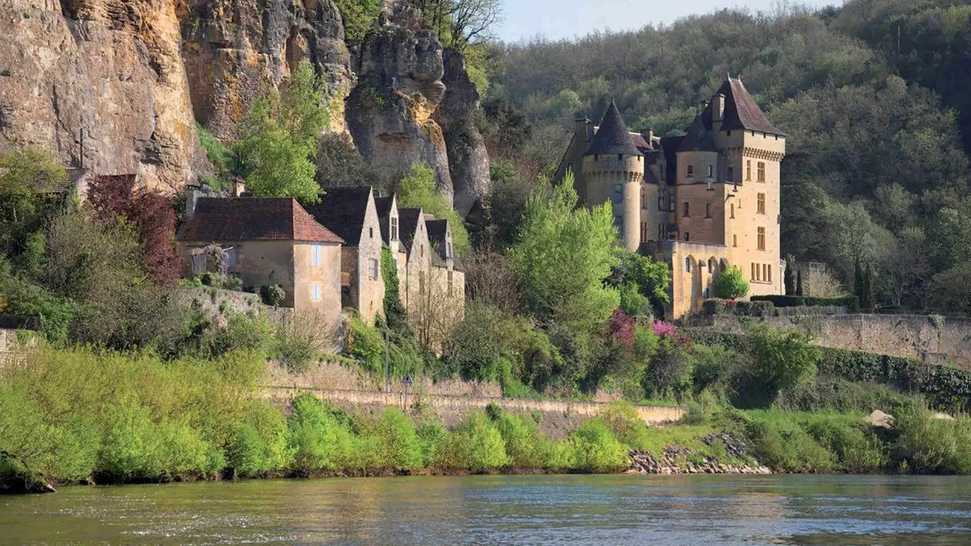 La Roque-Gageac vue château et Dordogne