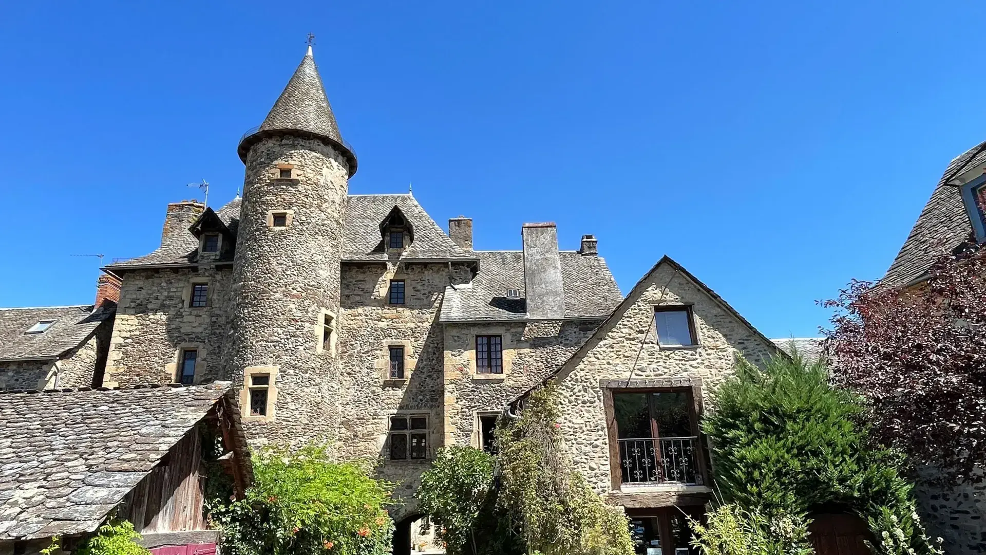 Sainte-Eulalie-d'Olt, zoom château de Curières