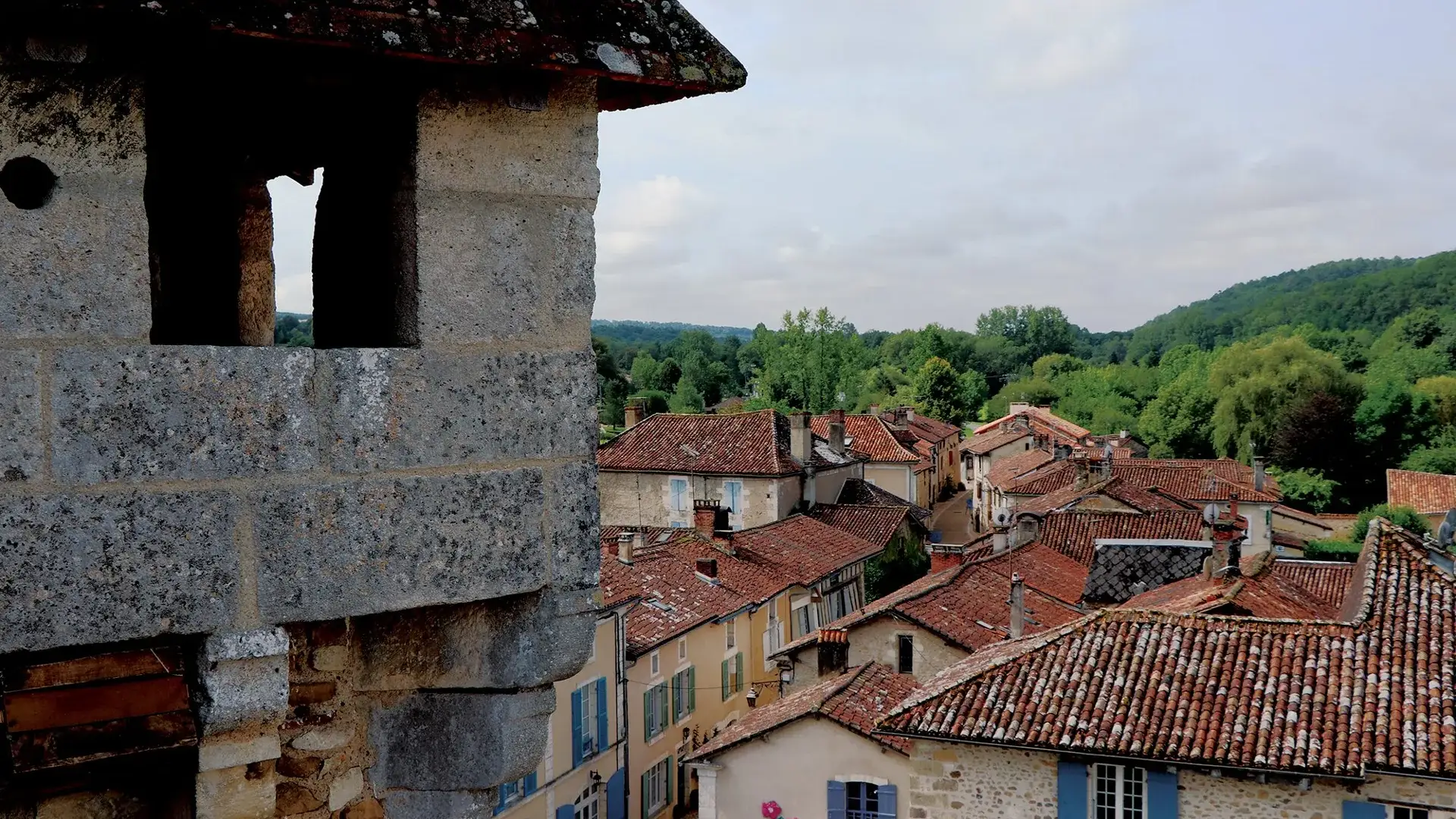Saint-Jean-de-Côle vue sur les toits