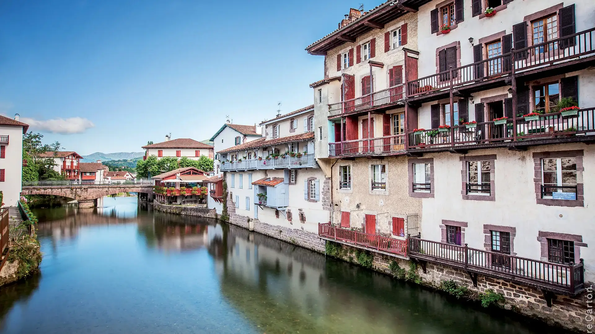 Saint-Jean-Pied-de-Port, vue depuis la Nive