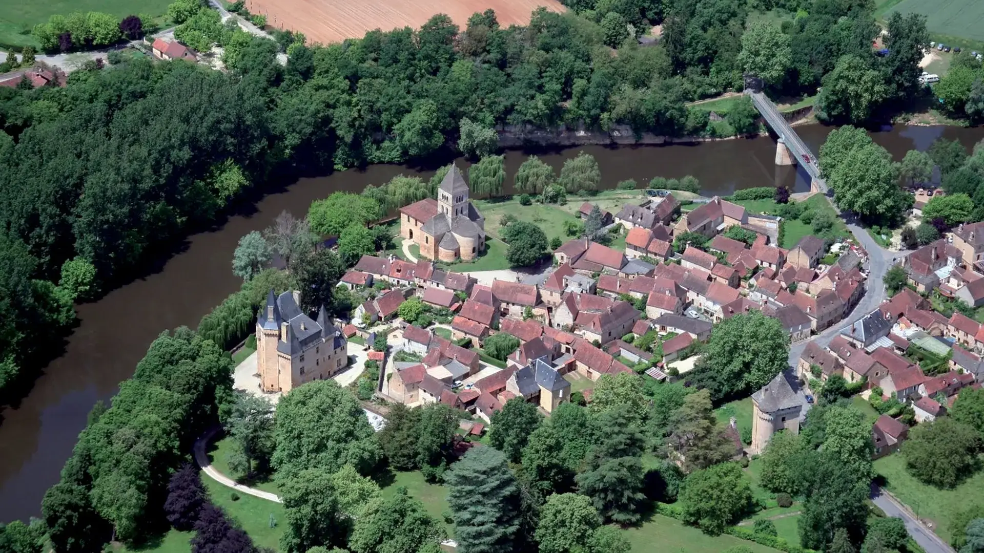 Saint-Léon-sur-Vézère, vue du ciel