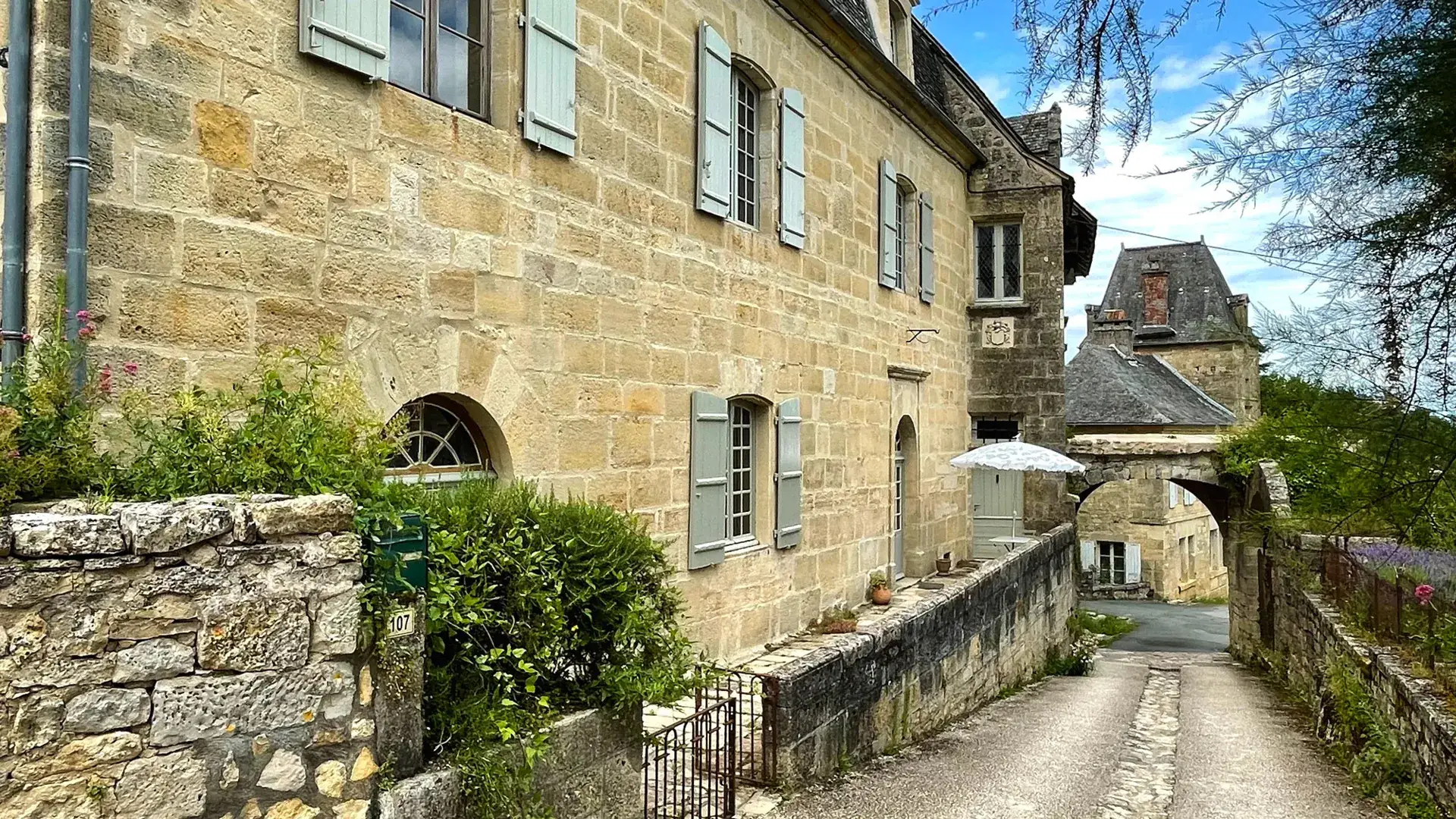 Saint-Robert, bâti village