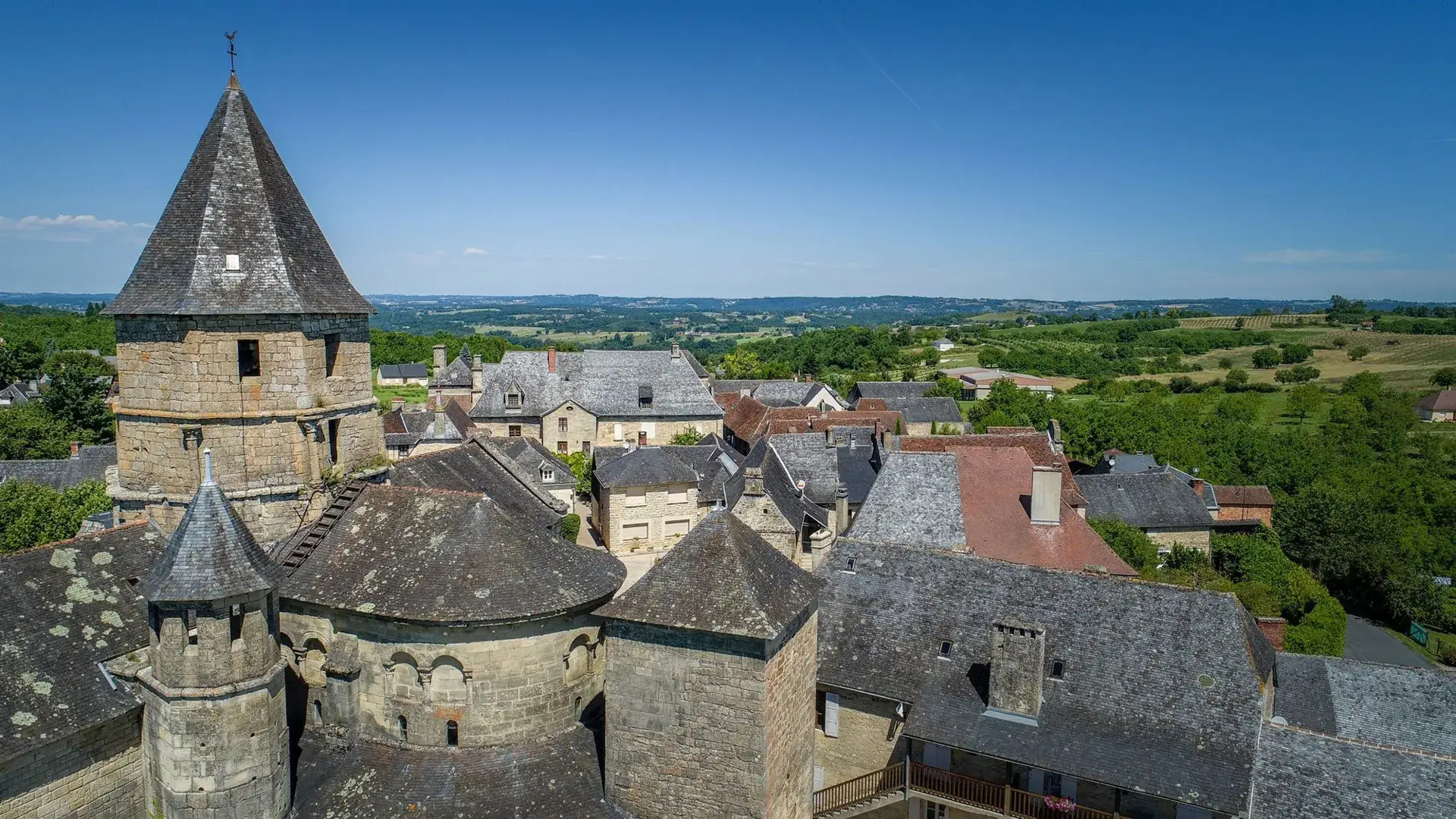 Saint-Robert, vue sur les toits
