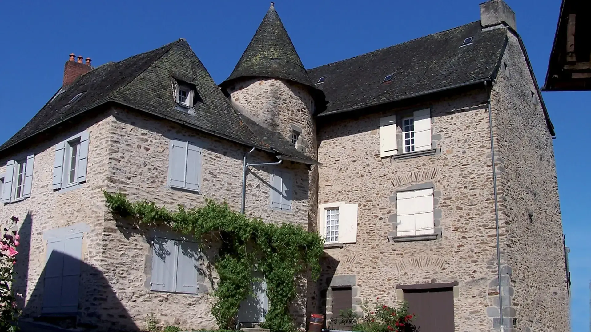 Ségur-le-Château bâtisse