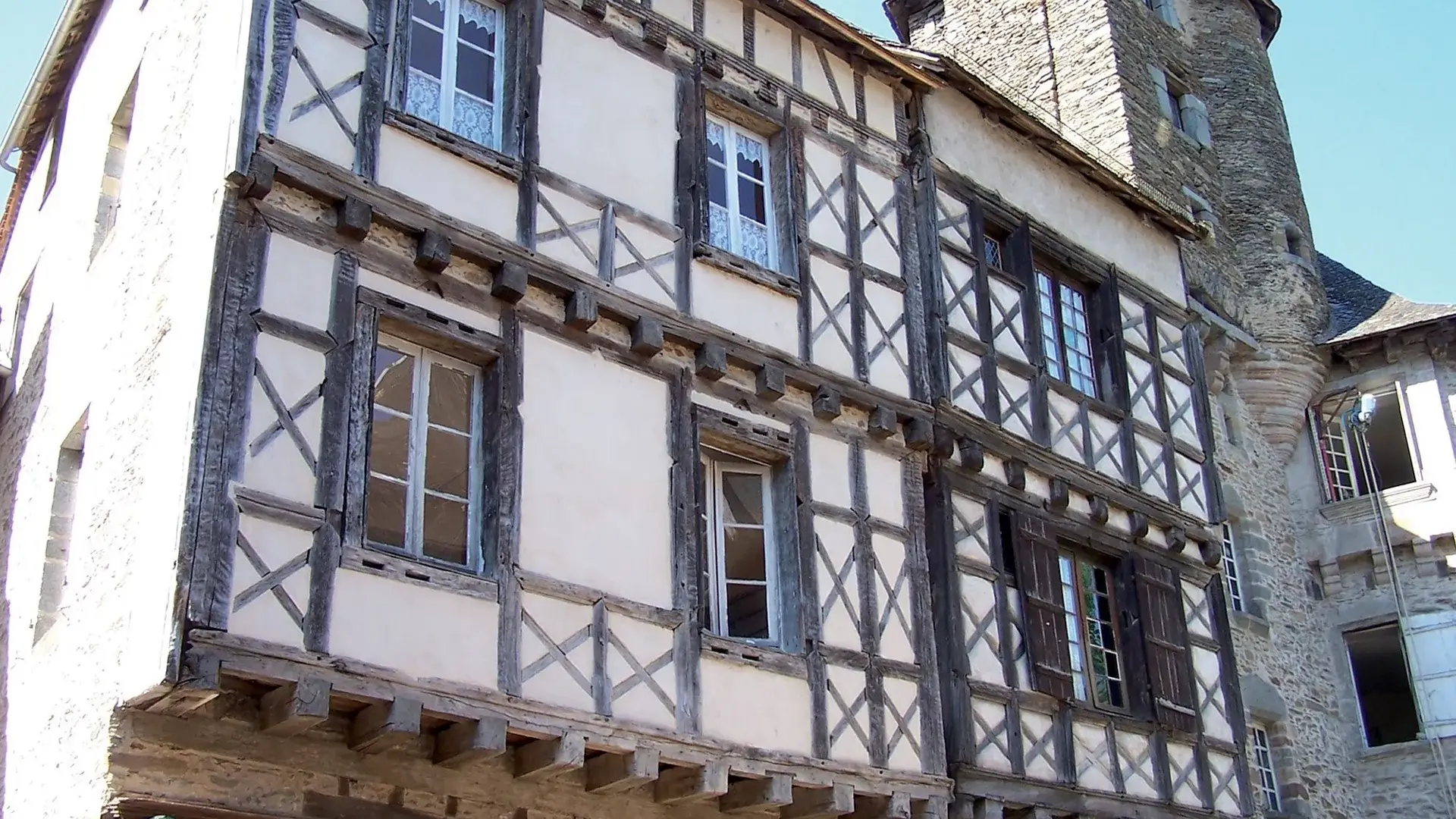 Ségur-le-Château colombages