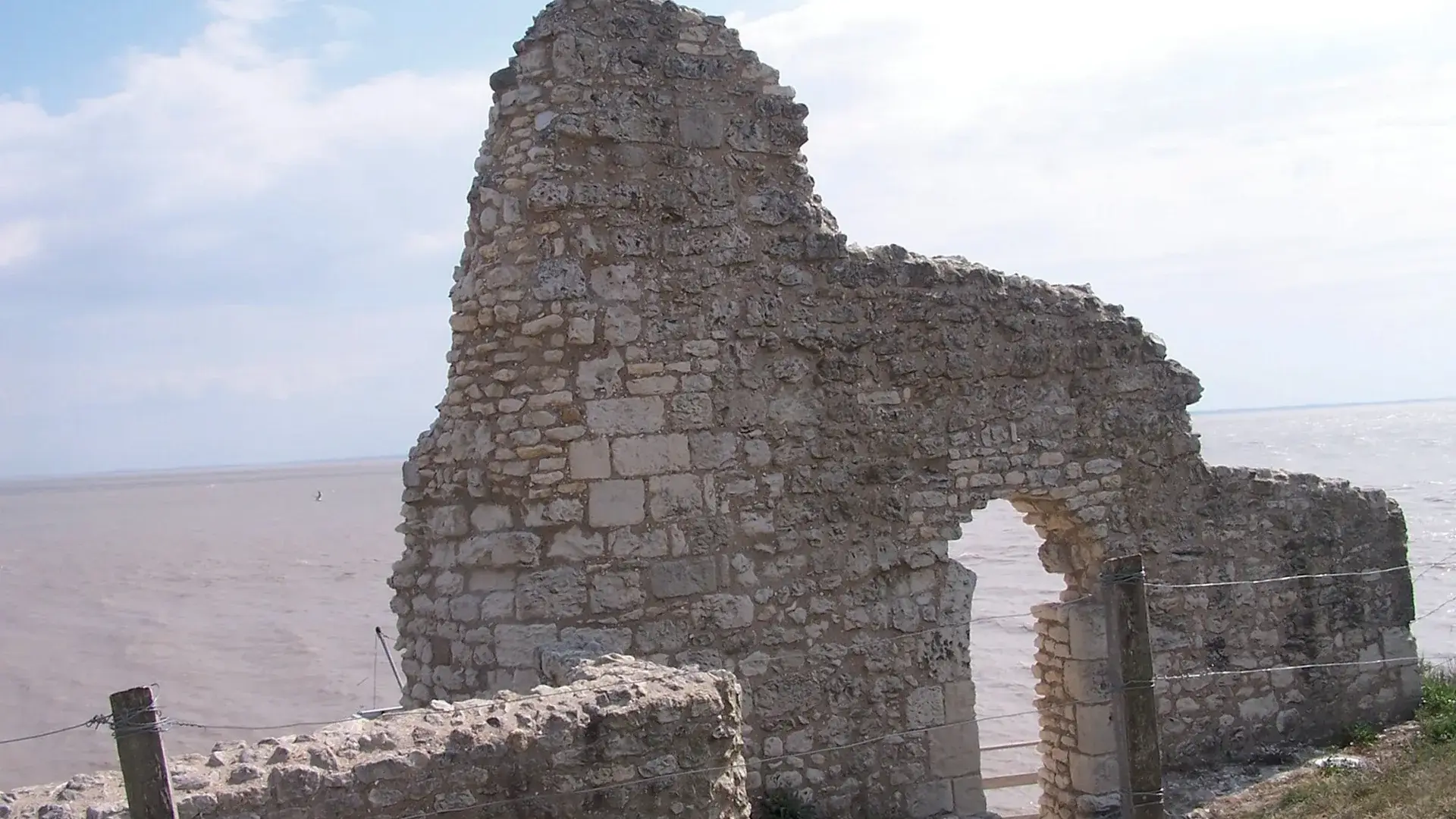 Talmont-sur-Gironde ancienne porte remparts