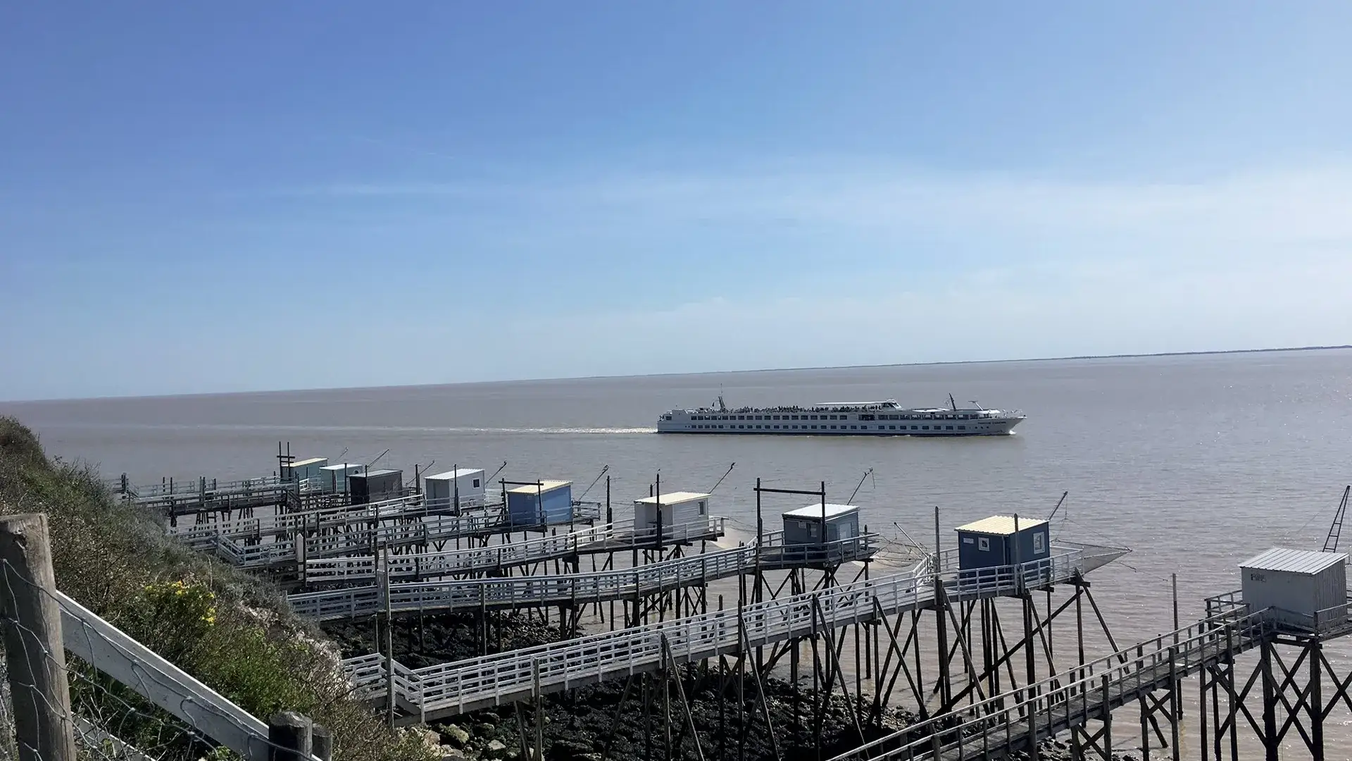 Talmont-sur-Gironde carrelets et bateau