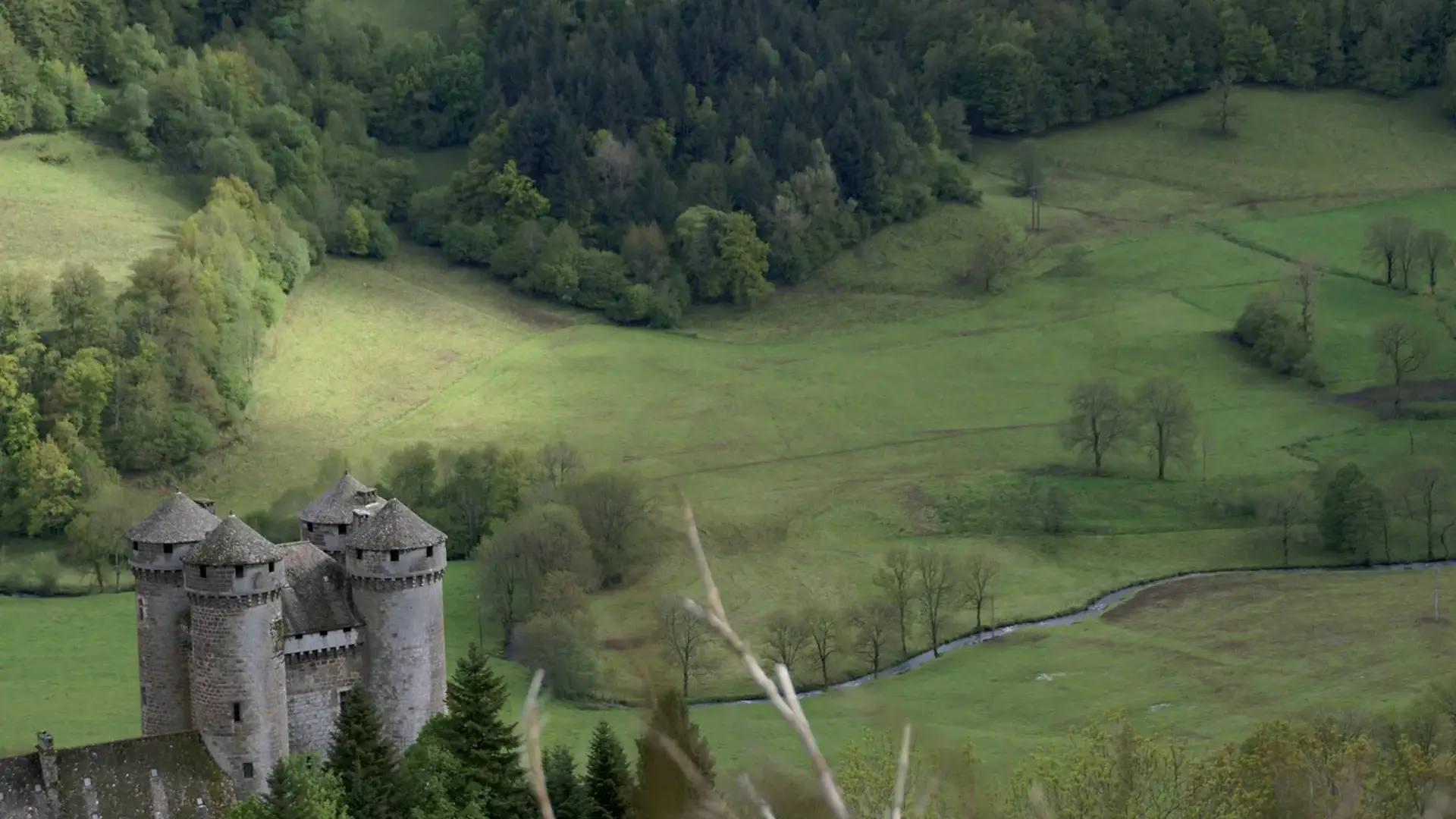 Tournemire vue lointaine château d'Anjony