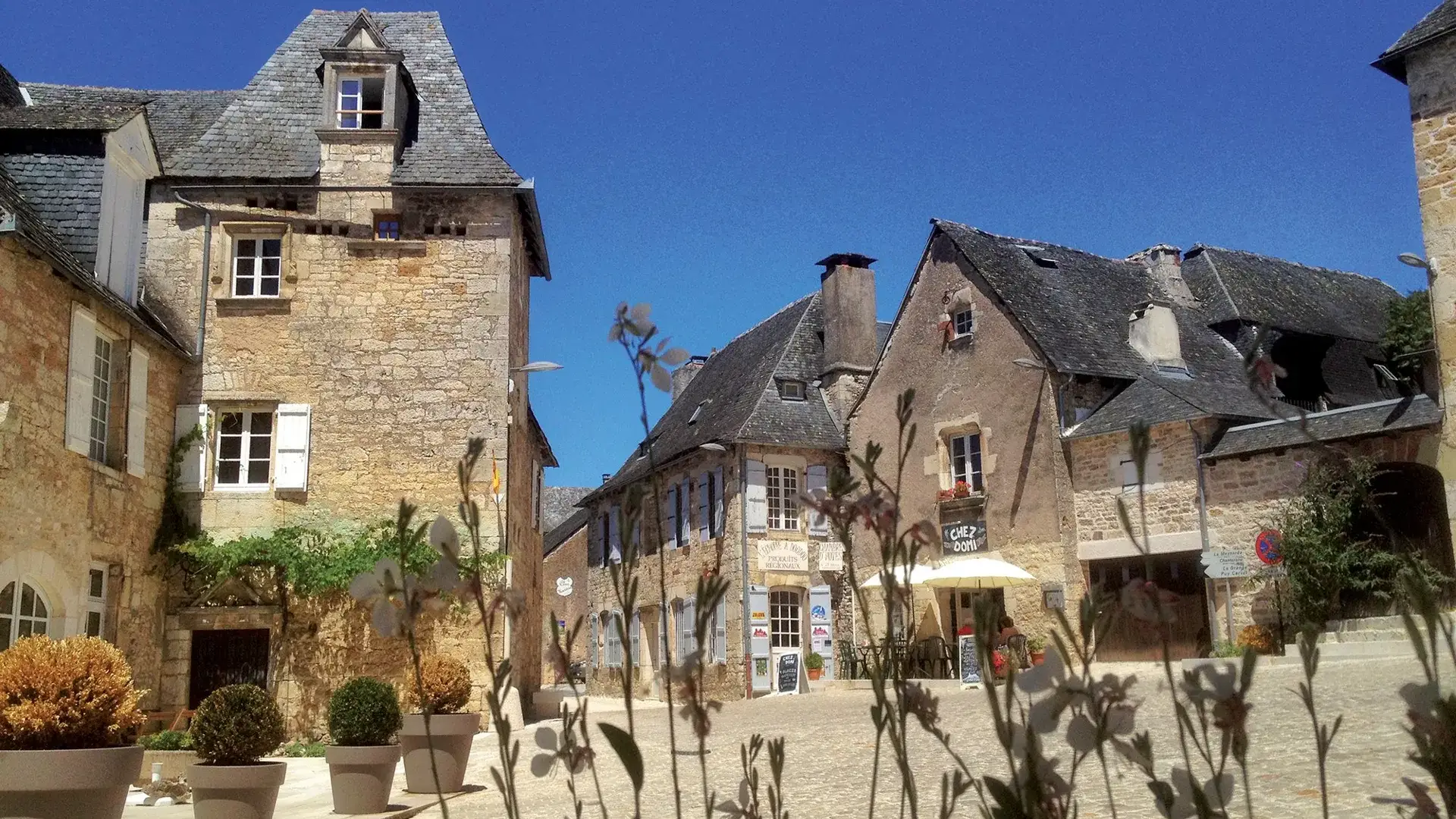 Turenne-place-village