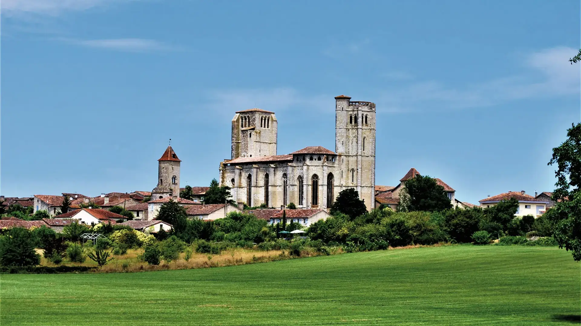 La Romieu, vue collégiale et village