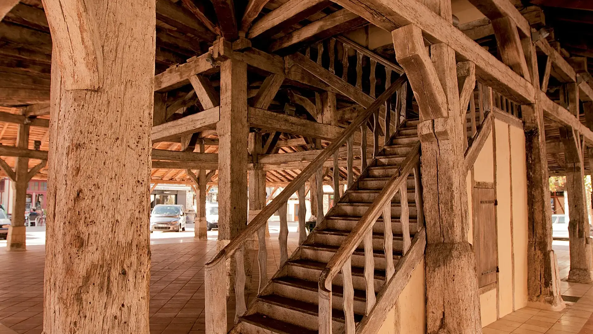 Villeréal halle et escalier