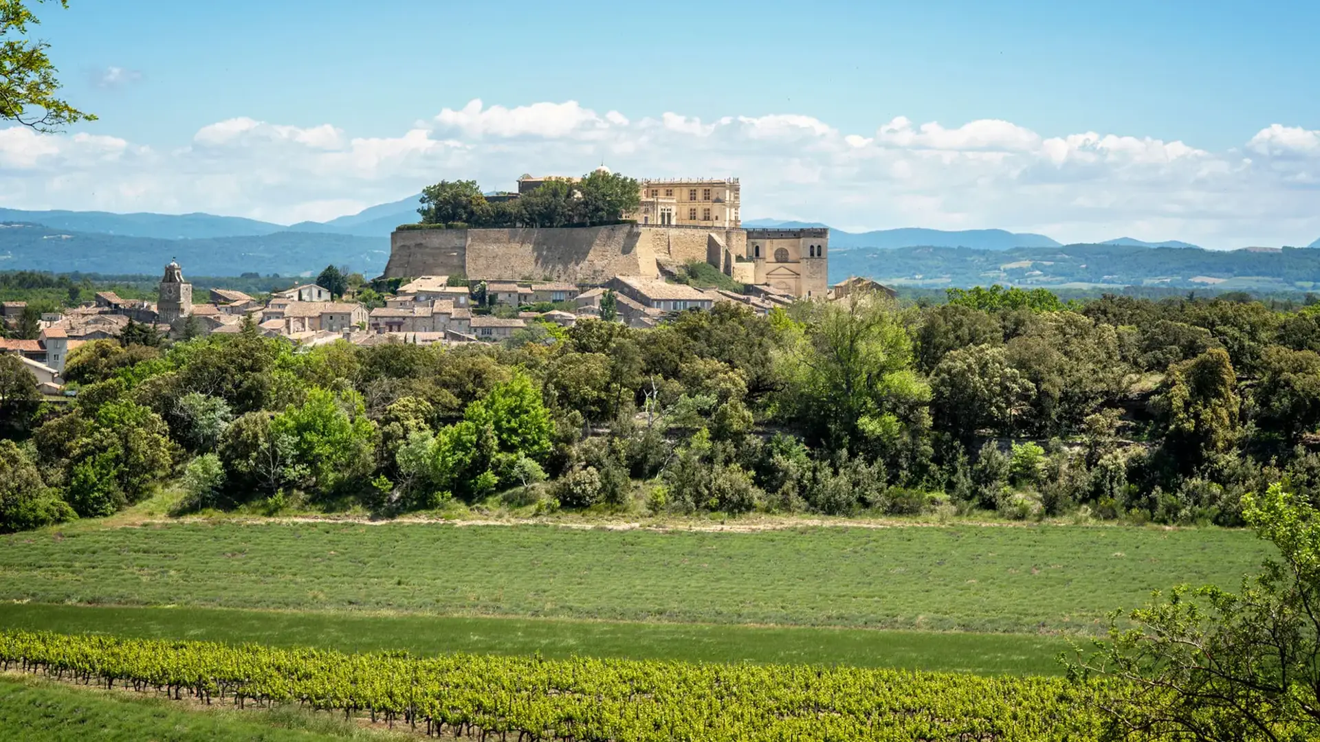 Grignan, vue château et village