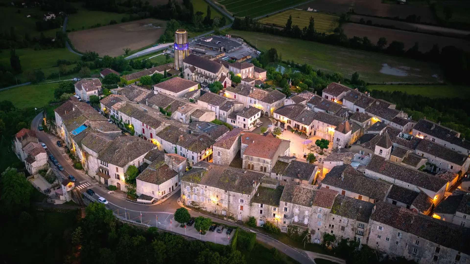 Tournon-d'Agenais, vue du ciel, soleil couchant