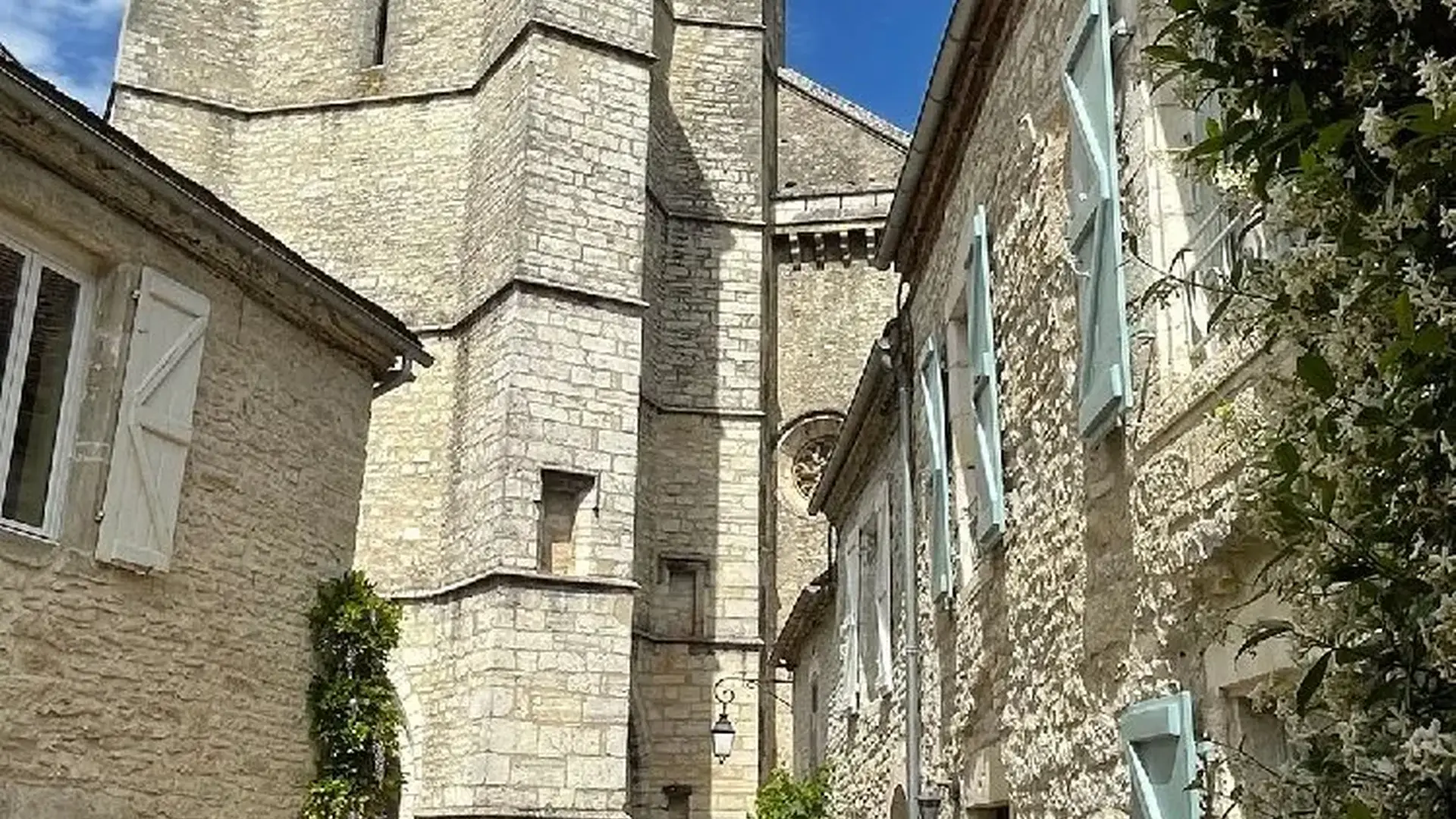 Martel rue vers l'église